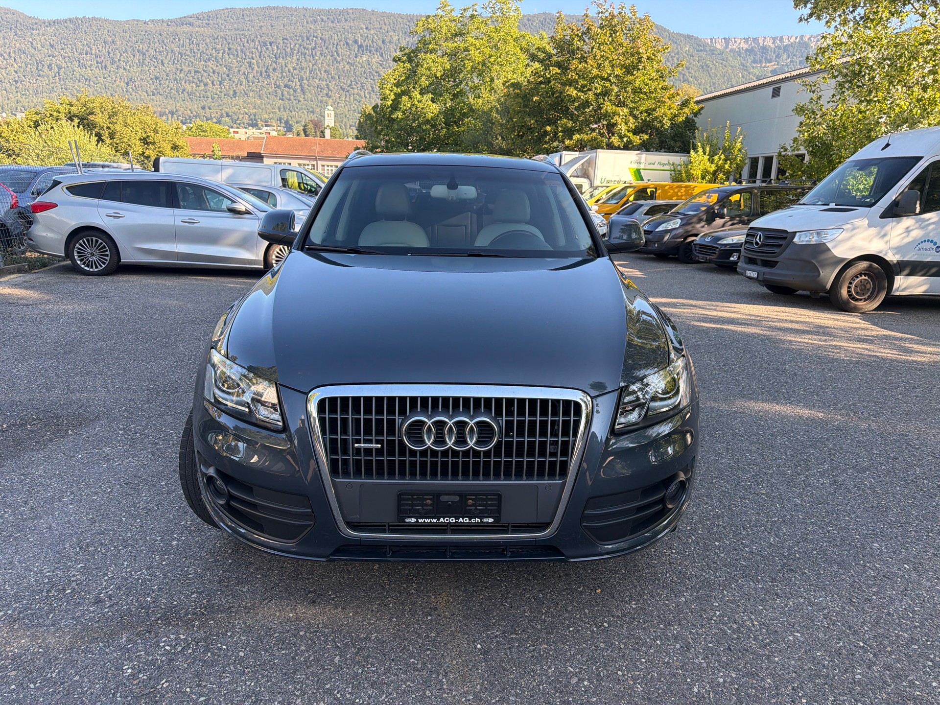 AUDI Q5 2.0 TFSI quattro S-tronic ** Leder ** Gr. Navi ** Xenon ** PDC V&H ** Panoramadach **-image-1