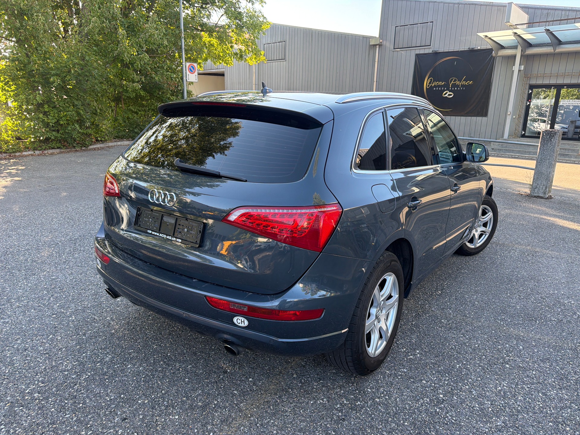 AUDI Q5 2.0 TFSI quattro S-tronic ** Leder ** Gr. Navi ** Xenon ** PDC V&H ** Panoramadach **-image-4