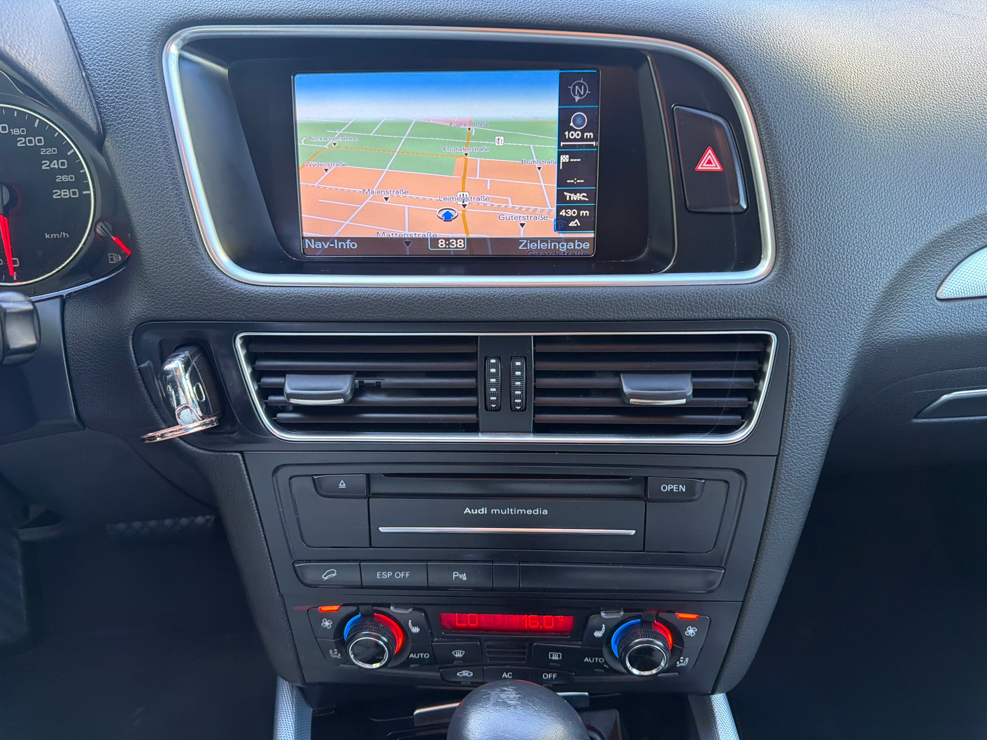 AUDI Q5 2.0 TFSI quattro S-tronic ** Leder ** Gr. Navi ** Xenon ** PDC V&H ** Panoramadach **-image-7