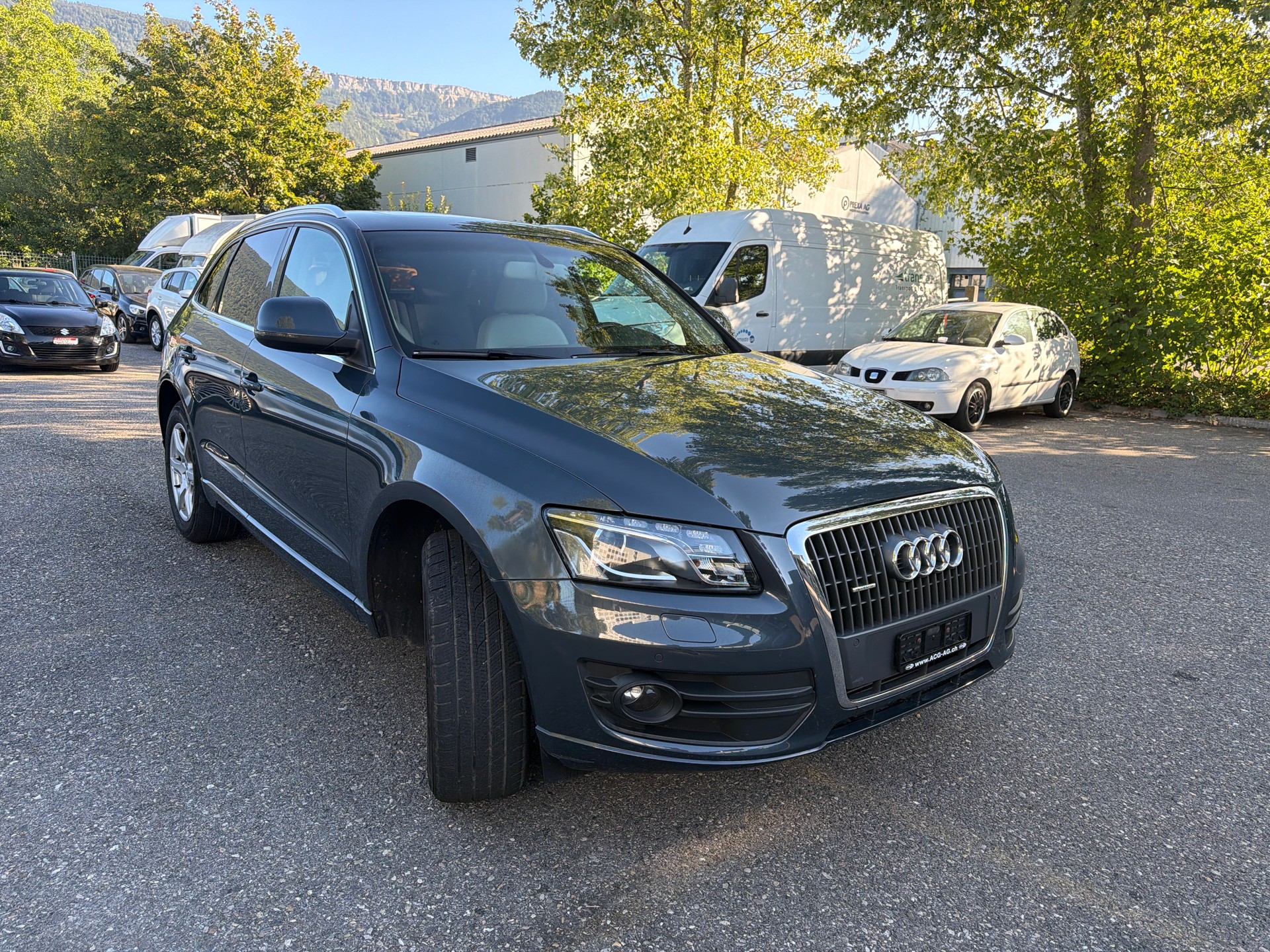 AUDI Q5 2.0 TFSI quattro S-tronic ** Leder ** Gr. Navi ** Xenon ** PDC V&H ** Panoramadach **-image-5