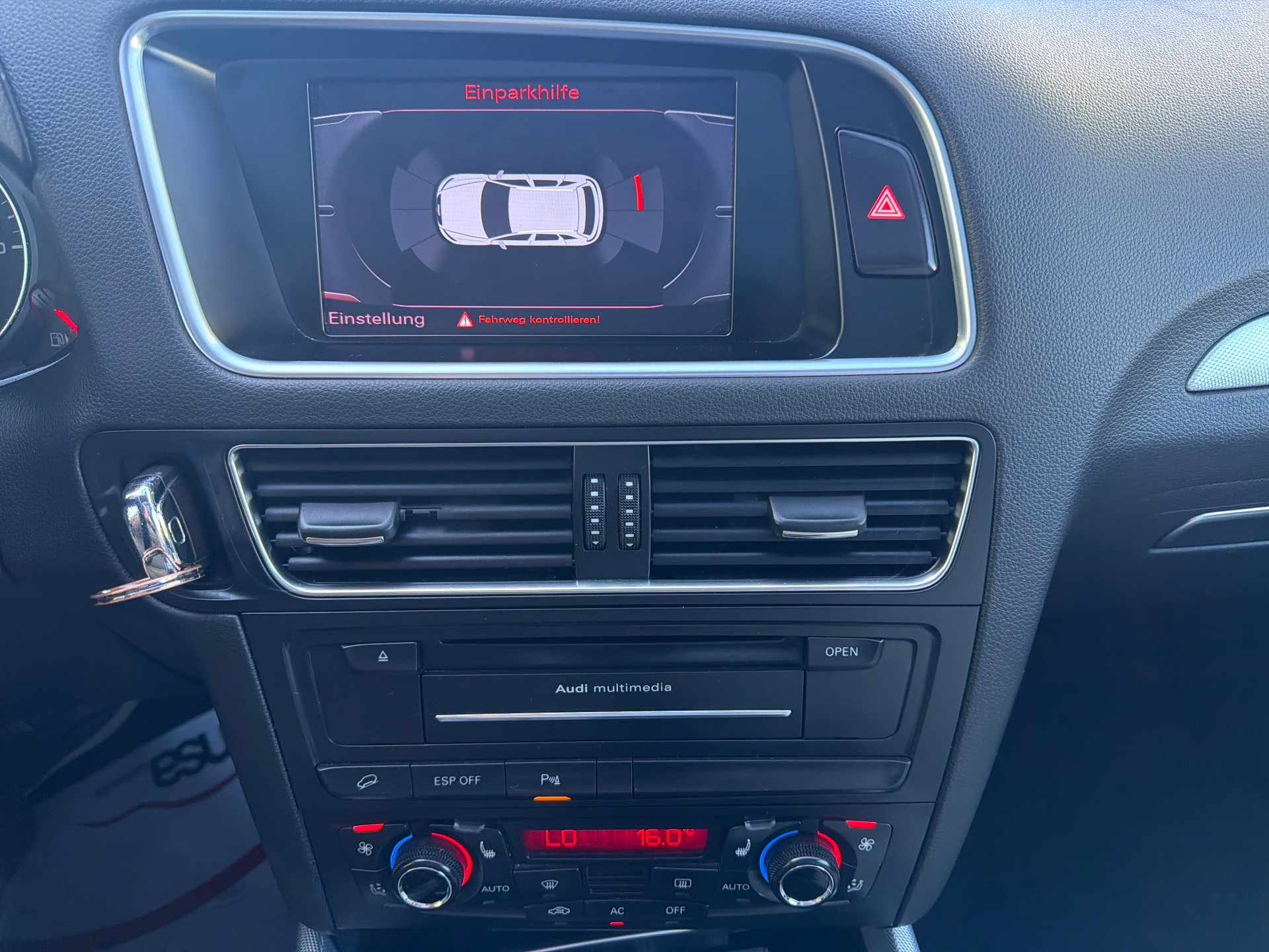 AUDI Q5 2.0 TFSI quattro S-tronic ** Leder ** Gr. Navi ** Xenon ** PDC V&H ** Panoramadach **-image-15