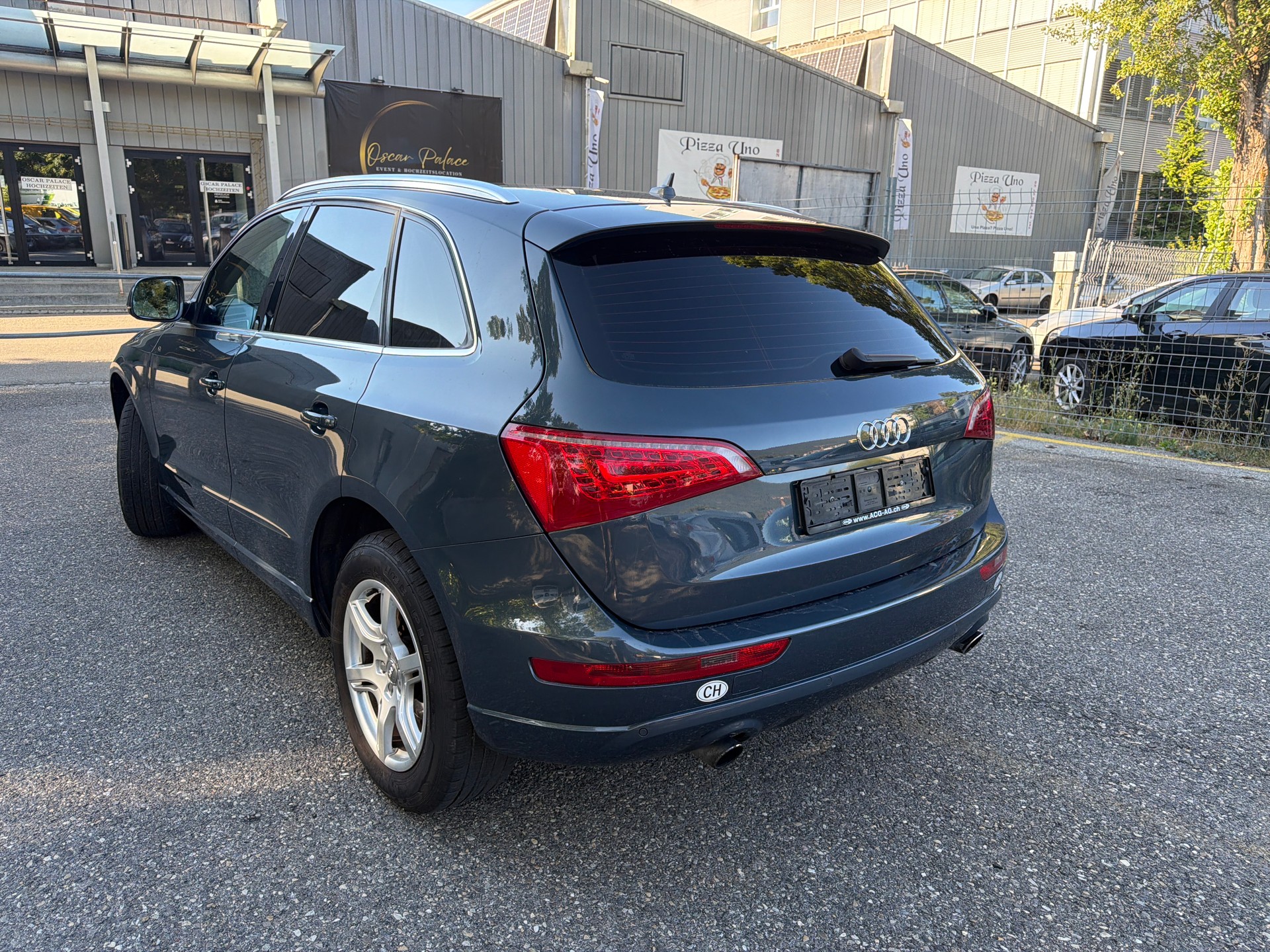 AUDI Q5 2.0 TFSI quattro S-tronic ** Leder ** Gr. Navi ** Xenon ** PDC V&H ** Panoramadach **-image-12
