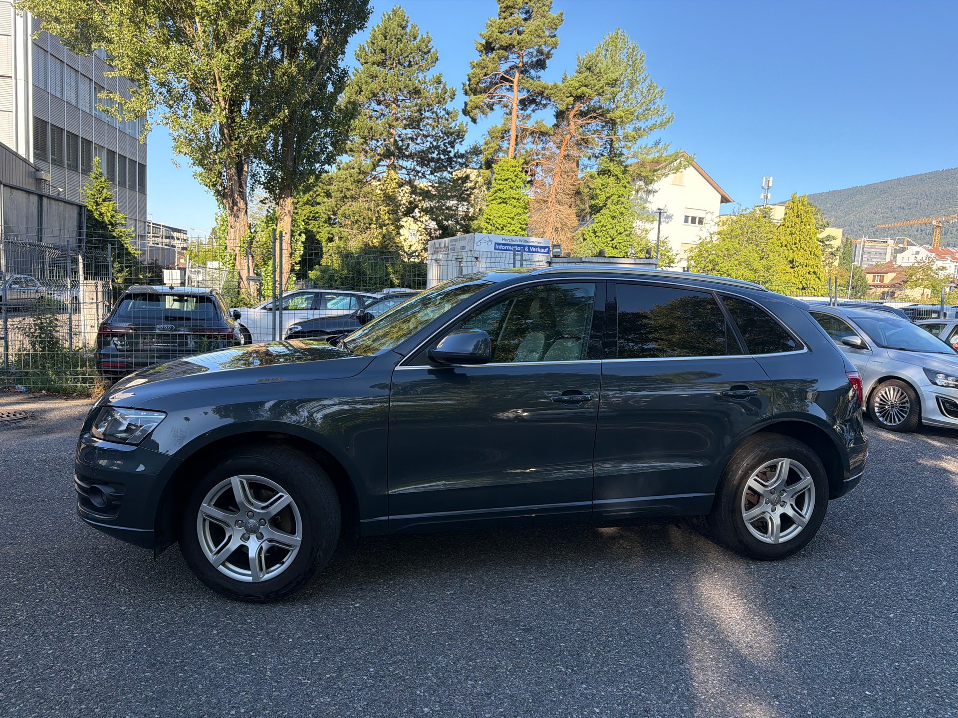 AUDI Q5 2.0 TFSI quattro S-tronic ** Leder ** Gr. Navi ** Xenon ** PDC V&H ** Panoramadach **-image-9