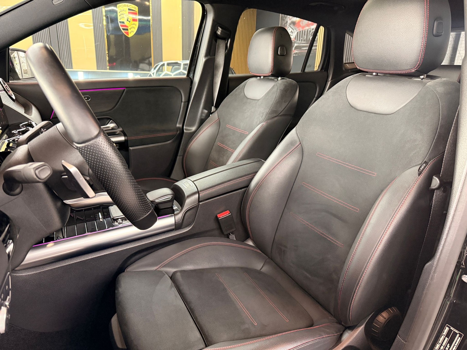 MERCEDES-BENZ GLA 200 4Matic AMG Line 8G-DCT-image-9