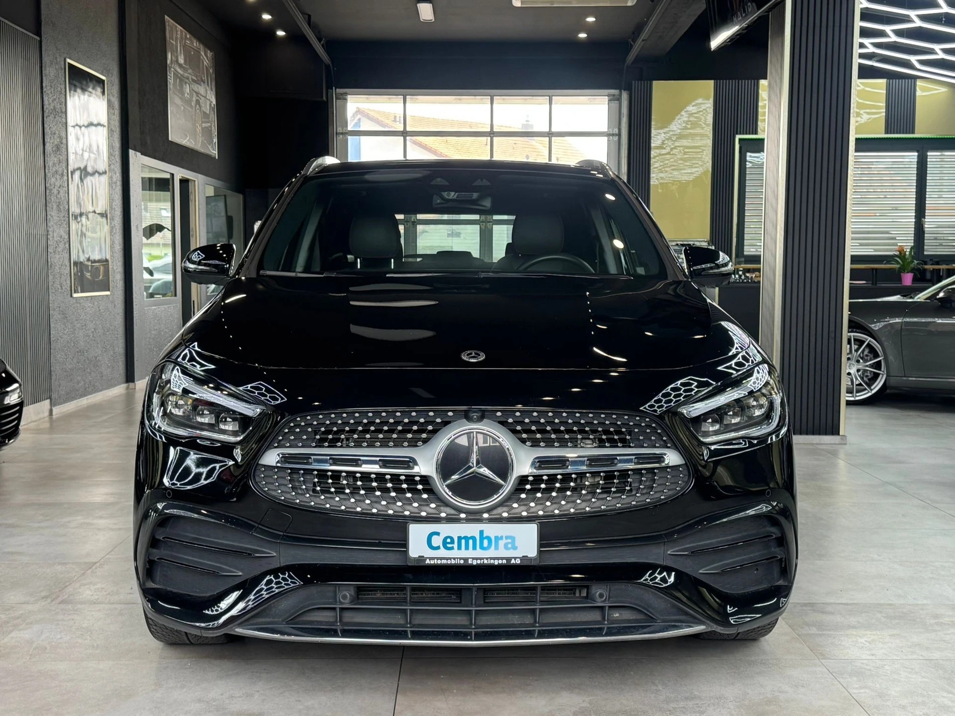 MERCEDES-BENZ GLA 200 4Matic AMG Line 8G-DCT-showroom-element-1