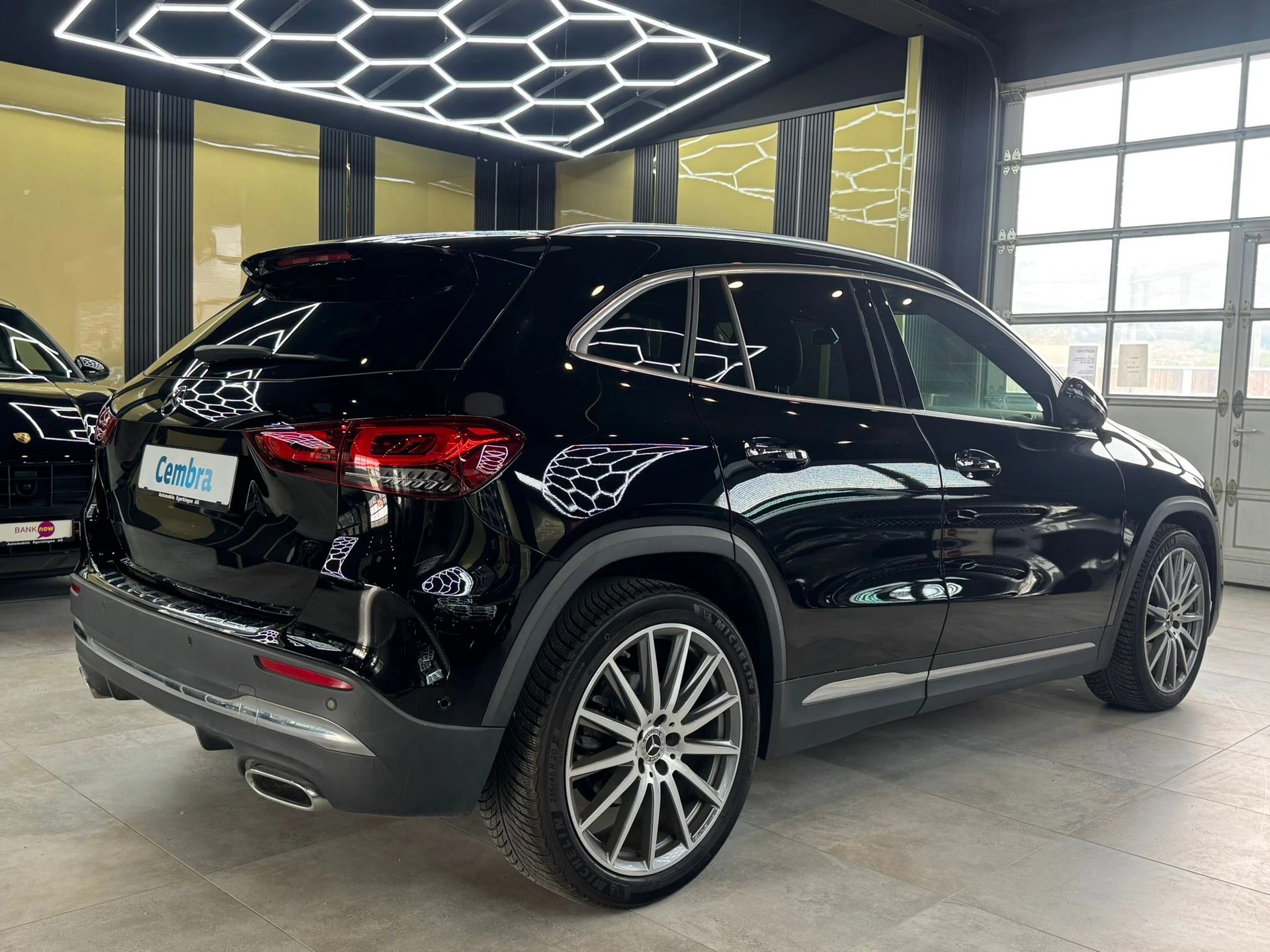 MERCEDES-BENZ GLA 200 4Matic AMG Line 8G-DCT-image-4