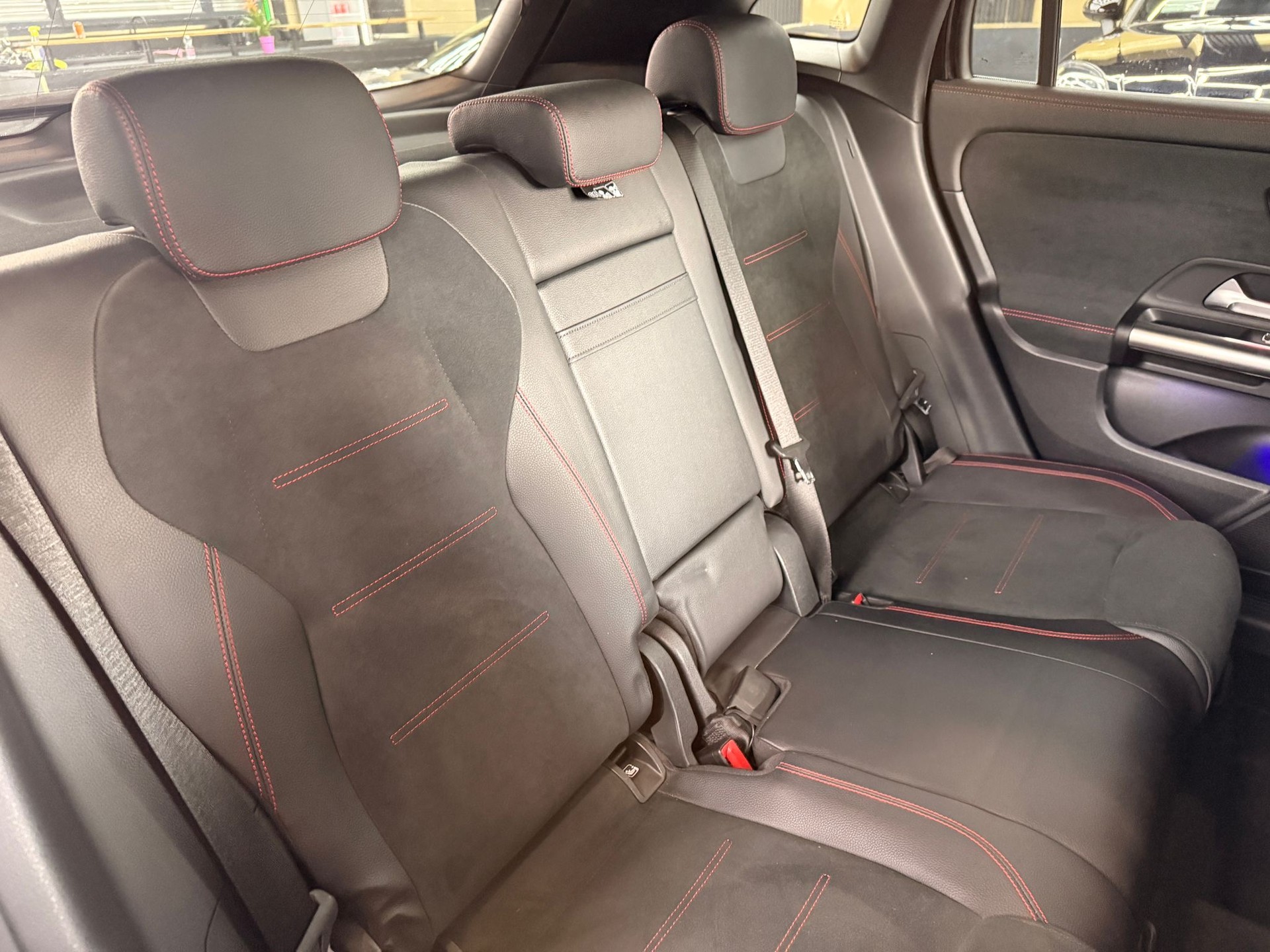 MERCEDES-BENZ GLA 200 4Matic AMG Line 8G-DCT-image-14