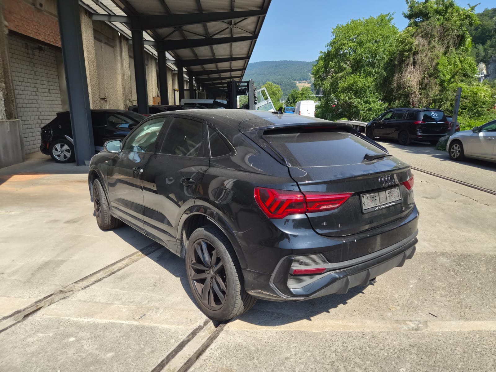 AUDI Q3 Sportback 40 TDI S line quattro S-tronic-image-3
