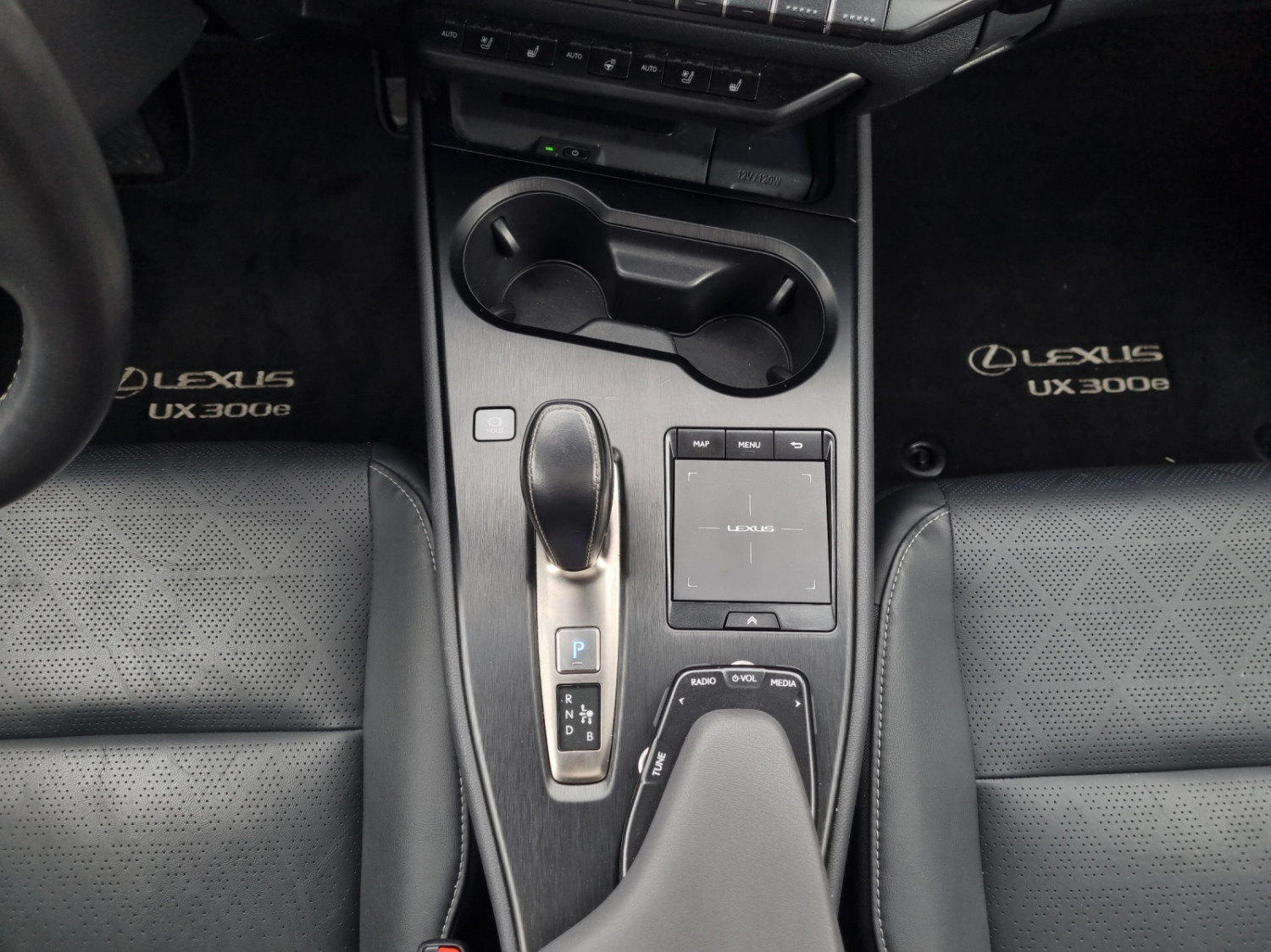 LEXUS UX 300e Excellence-image-12