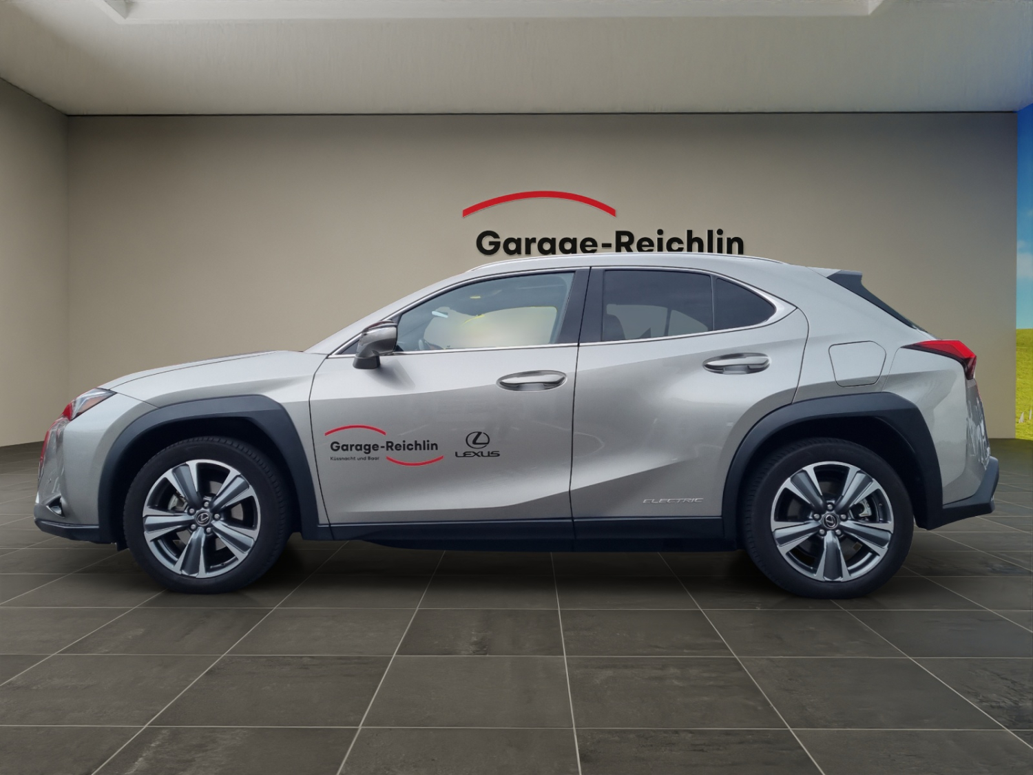 LEXUS UX 300e Excellence-image-1