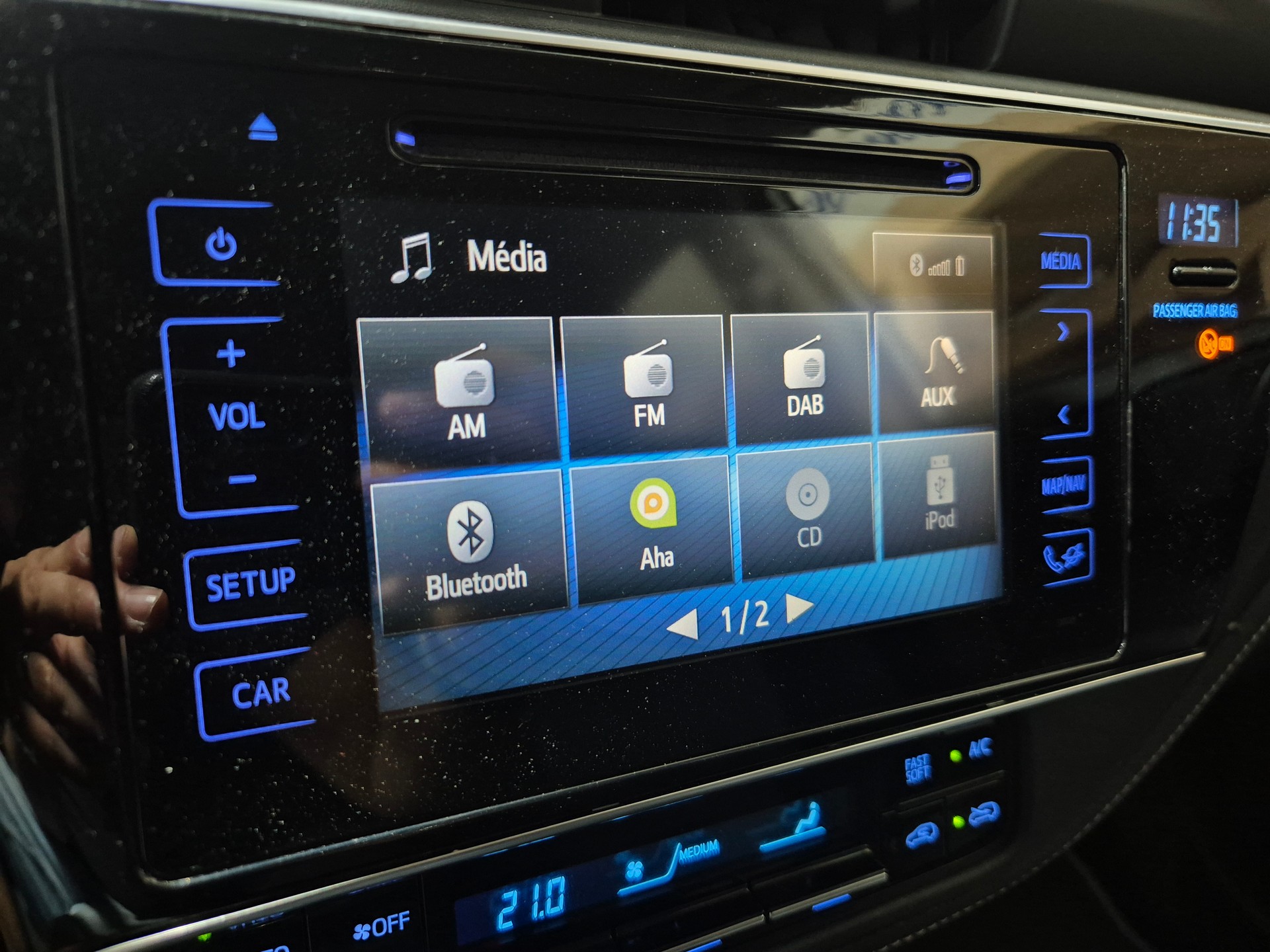TOYOTA Auris 1.8 HSD Trend e-CVT-image-9