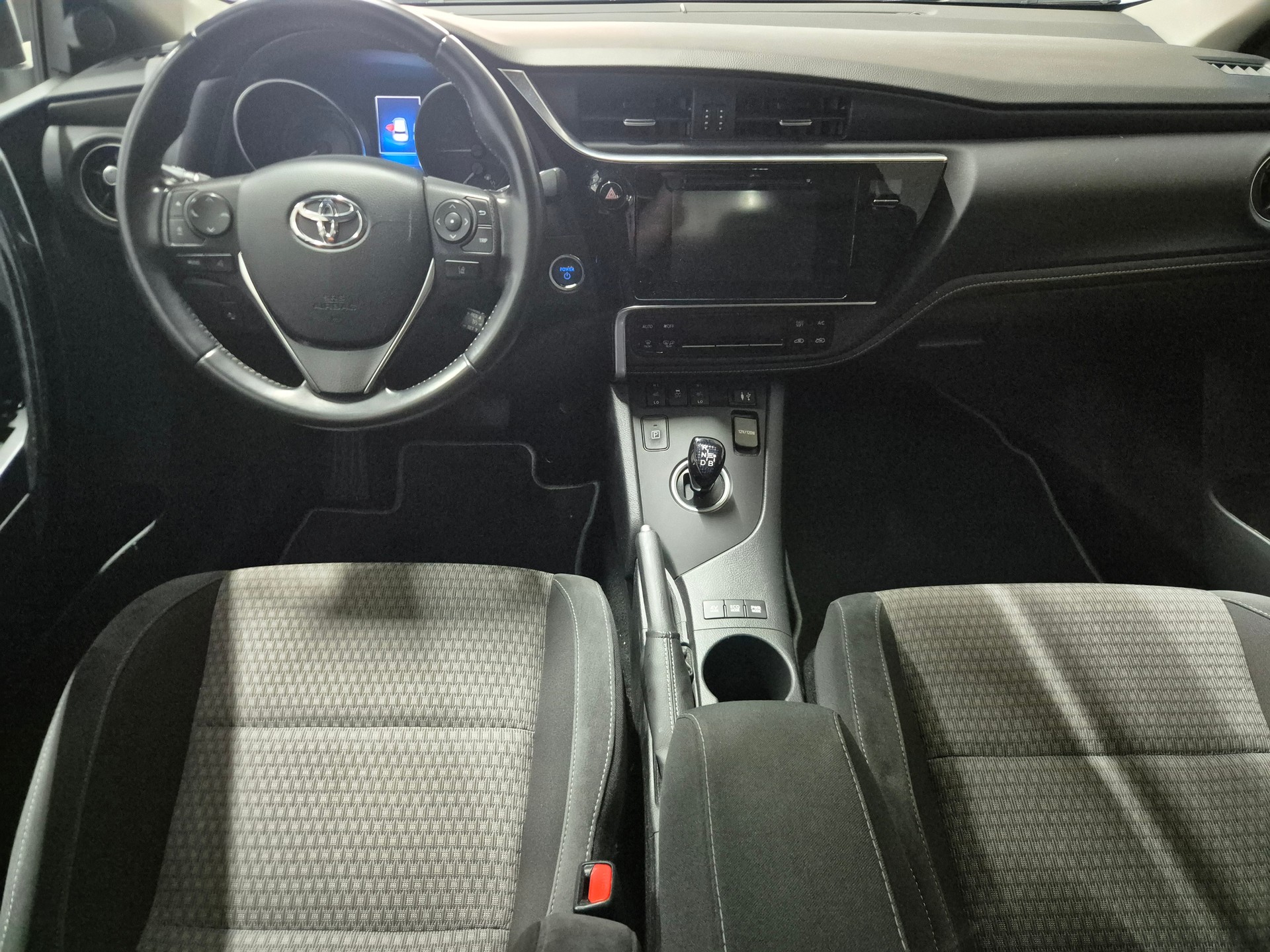TOYOTA Auris 1.8 HSD Trend e-CVT-image-6