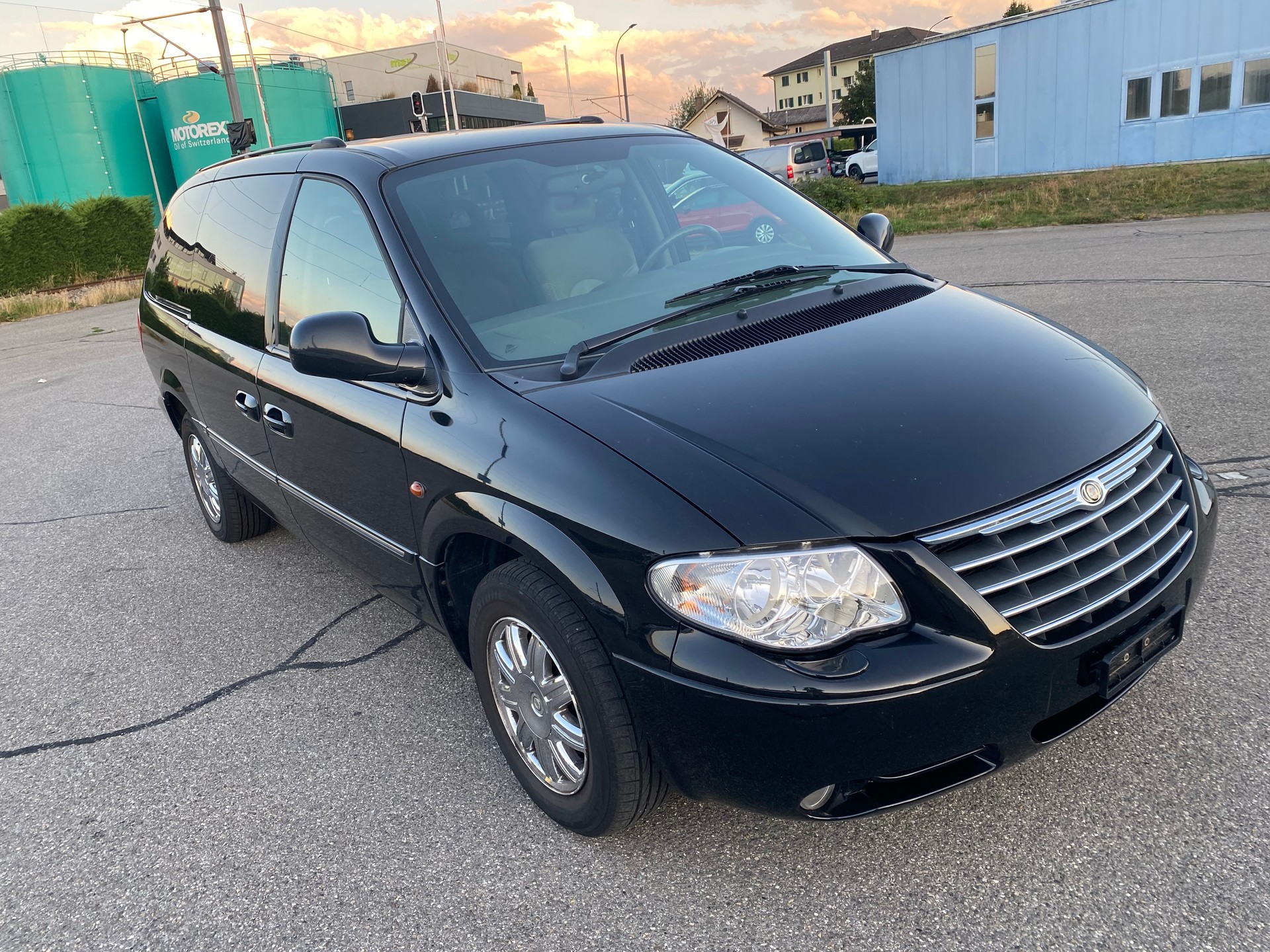 CHRYSLER Grand Voyager 3.3 LTD AWD Automatic-image-1