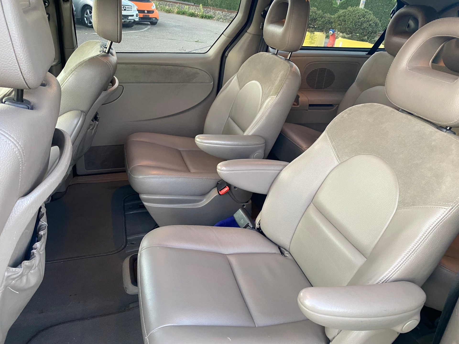CHRYSLER Grand Voyager 3.3 LTD AWD Automatic-image-5
