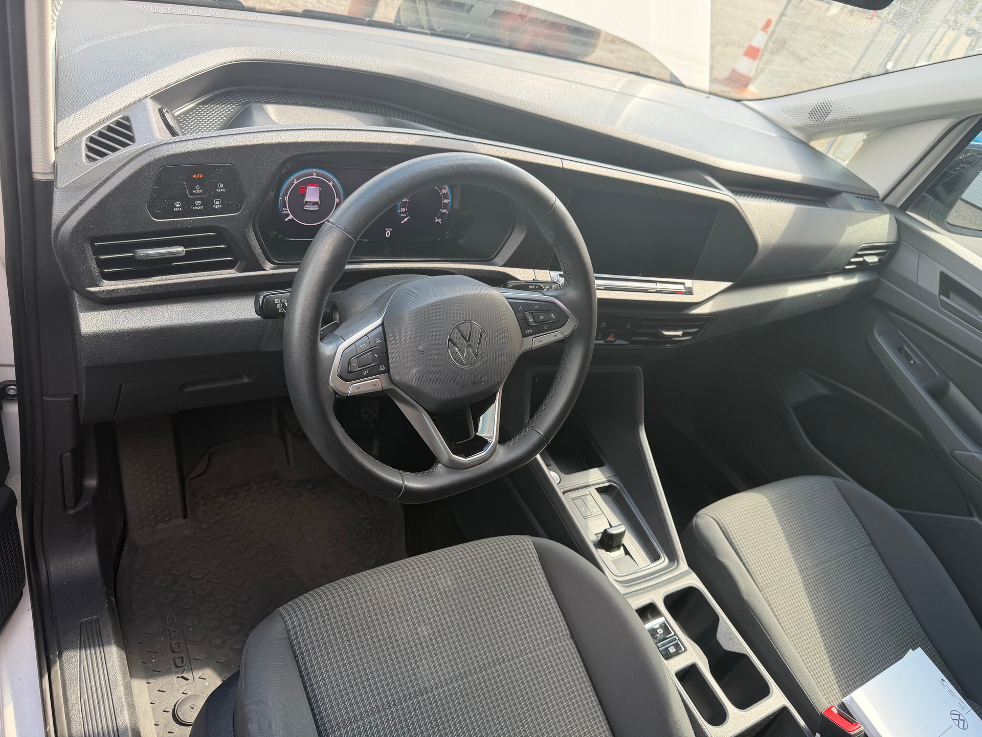 VW Caddy Cargo 2.0TDI Maxi DSG-image-4