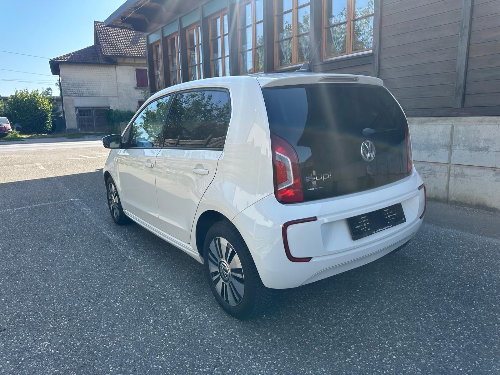 VW e-Up-showroom-element-3