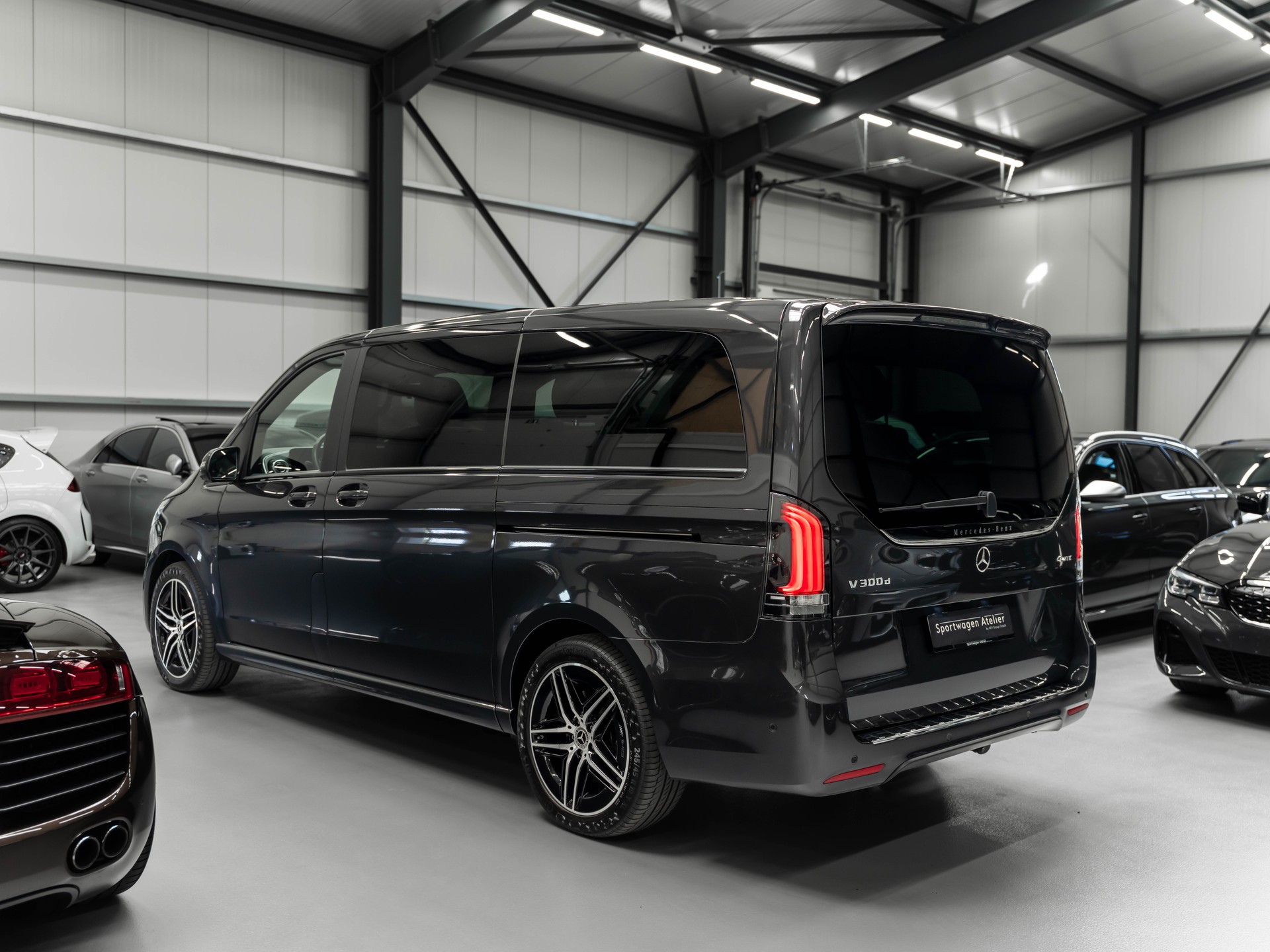 MERCEDES-BENZ V 300 d lang Exclusive 4Matic 9G-Tronic-showroom-element-1