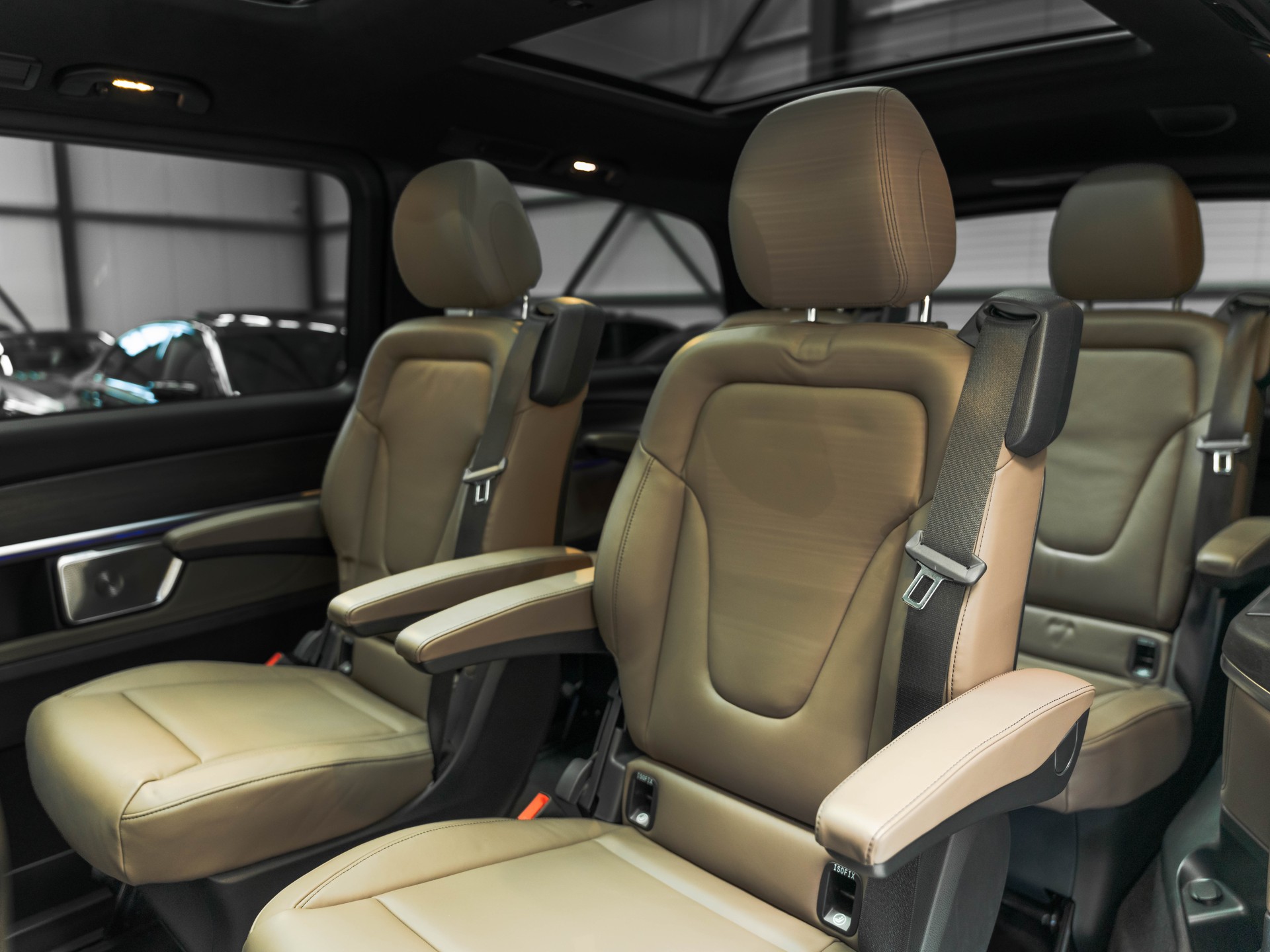 MERCEDES-BENZ V 300 d lang Exclusive 4Matic 9G-Tronic-image-11