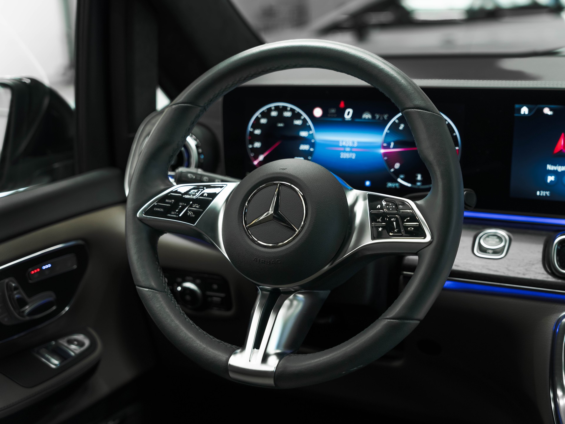 MERCEDES-BENZ V 300 d lang Exclusive 4Matic 9G-Tronic-image-20