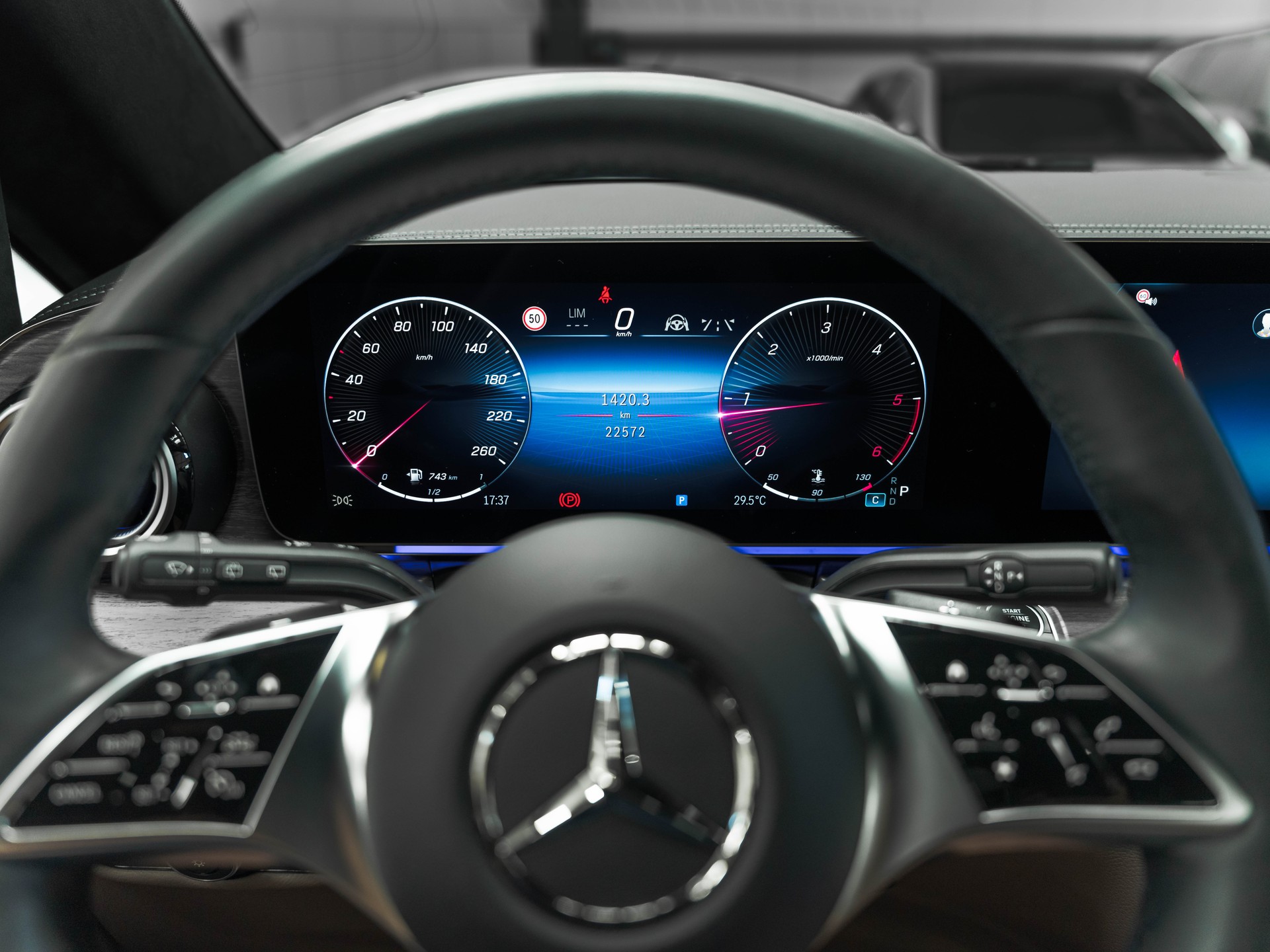 MERCEDES-BENZ V 300 d lang Exclusive 4Matic 9G-Tronic-image-22