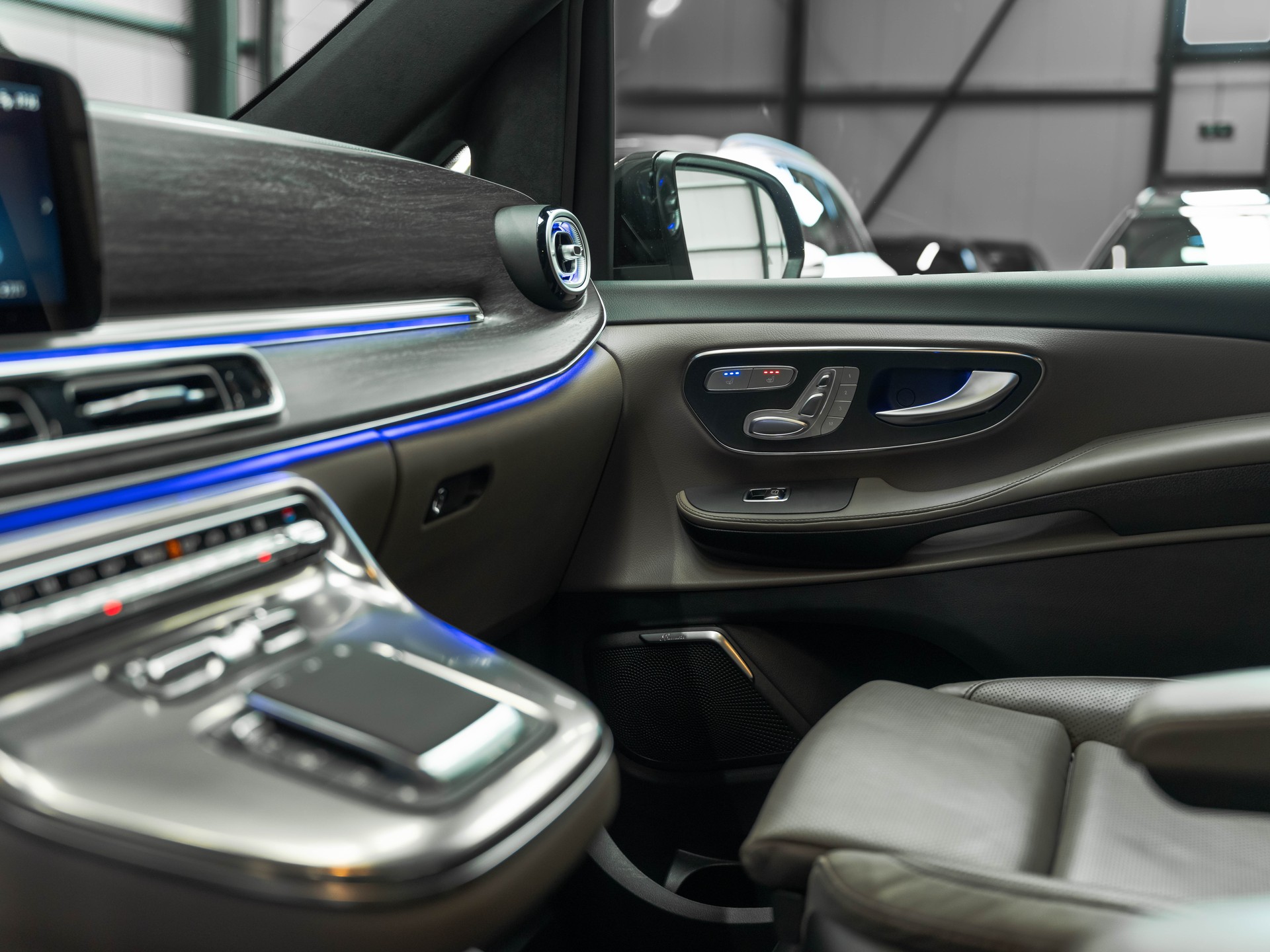 MERCEDES-BENZ V 300 d lang Exclusive 4Matic 9G-Tronic-image-19