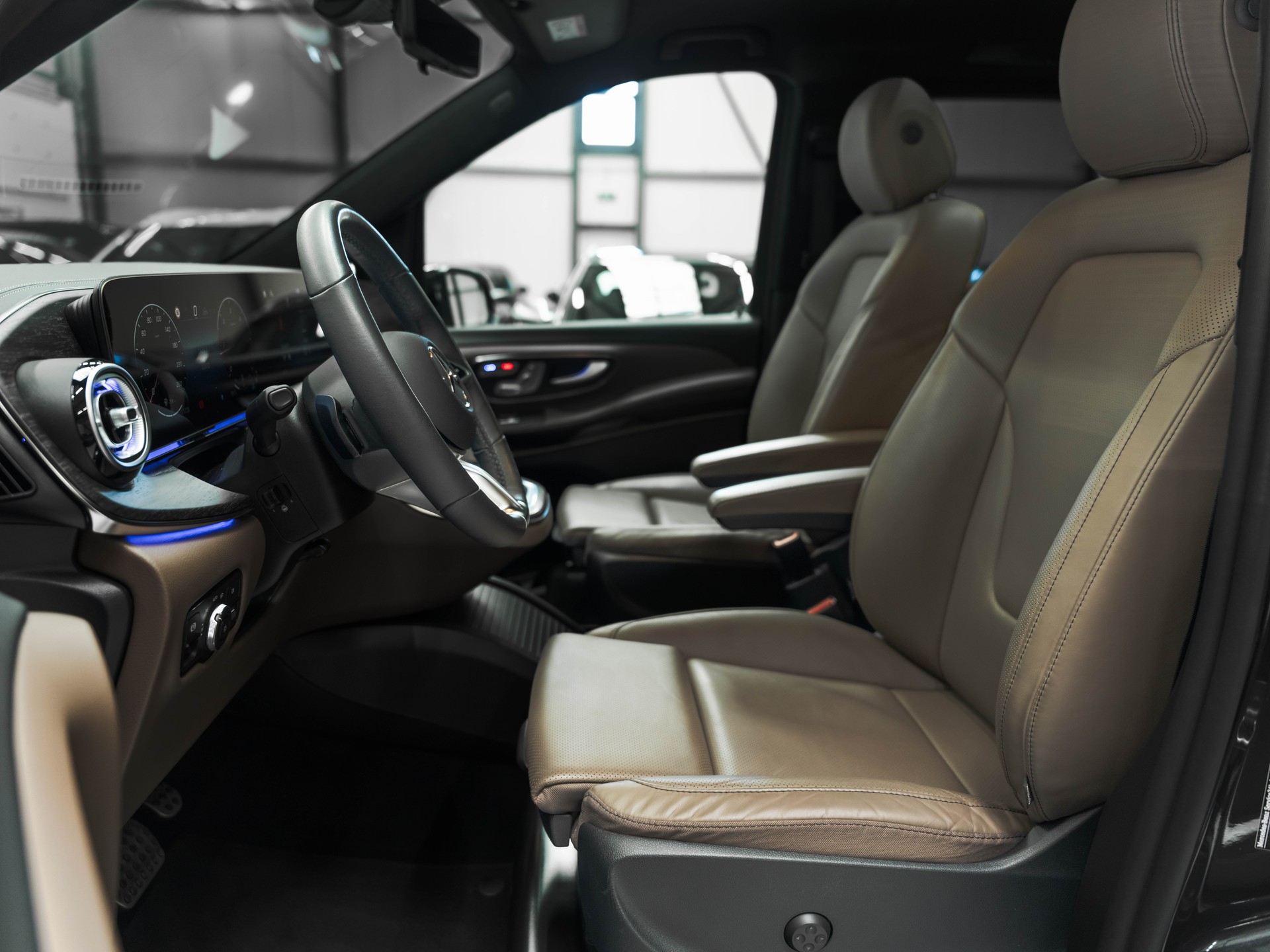 MERCEDES-BENZ V 300 d lang Exclusive 4Matic 9G-Tronic-image-8