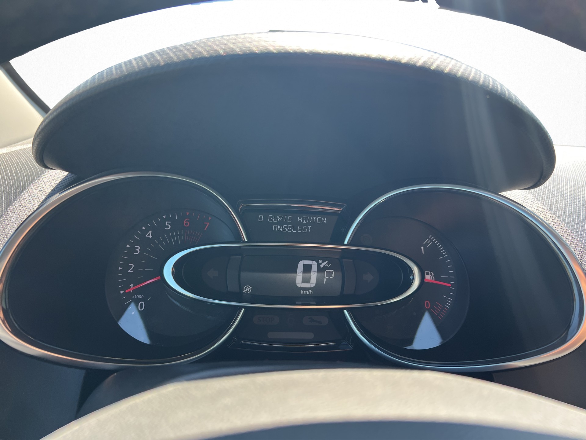 RENAULT Clio 1.2 TCe 120 Intens S/S-image-12