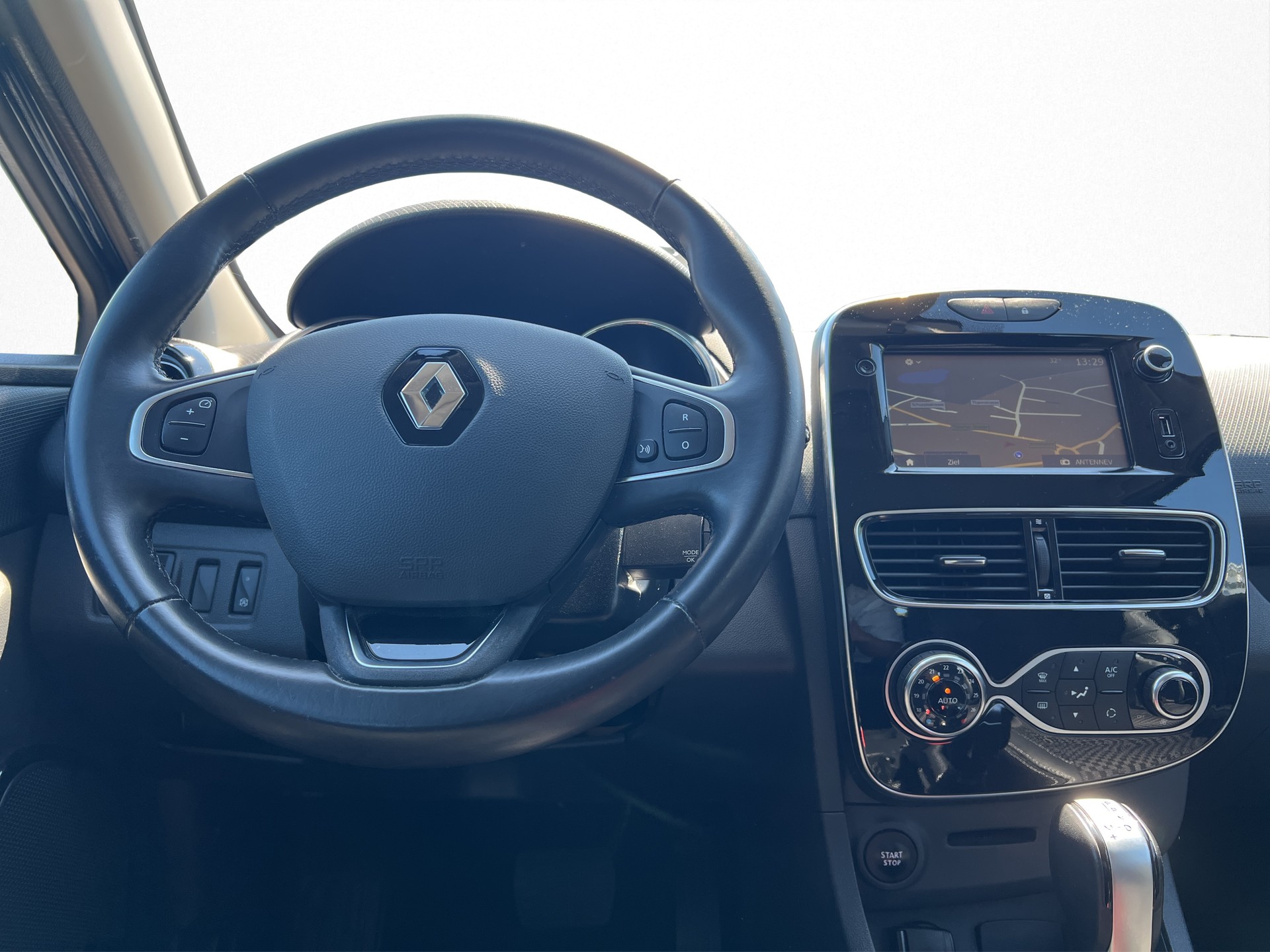 RENAULT Clio 1.2 TCe 120 Intens S/S-image-14
