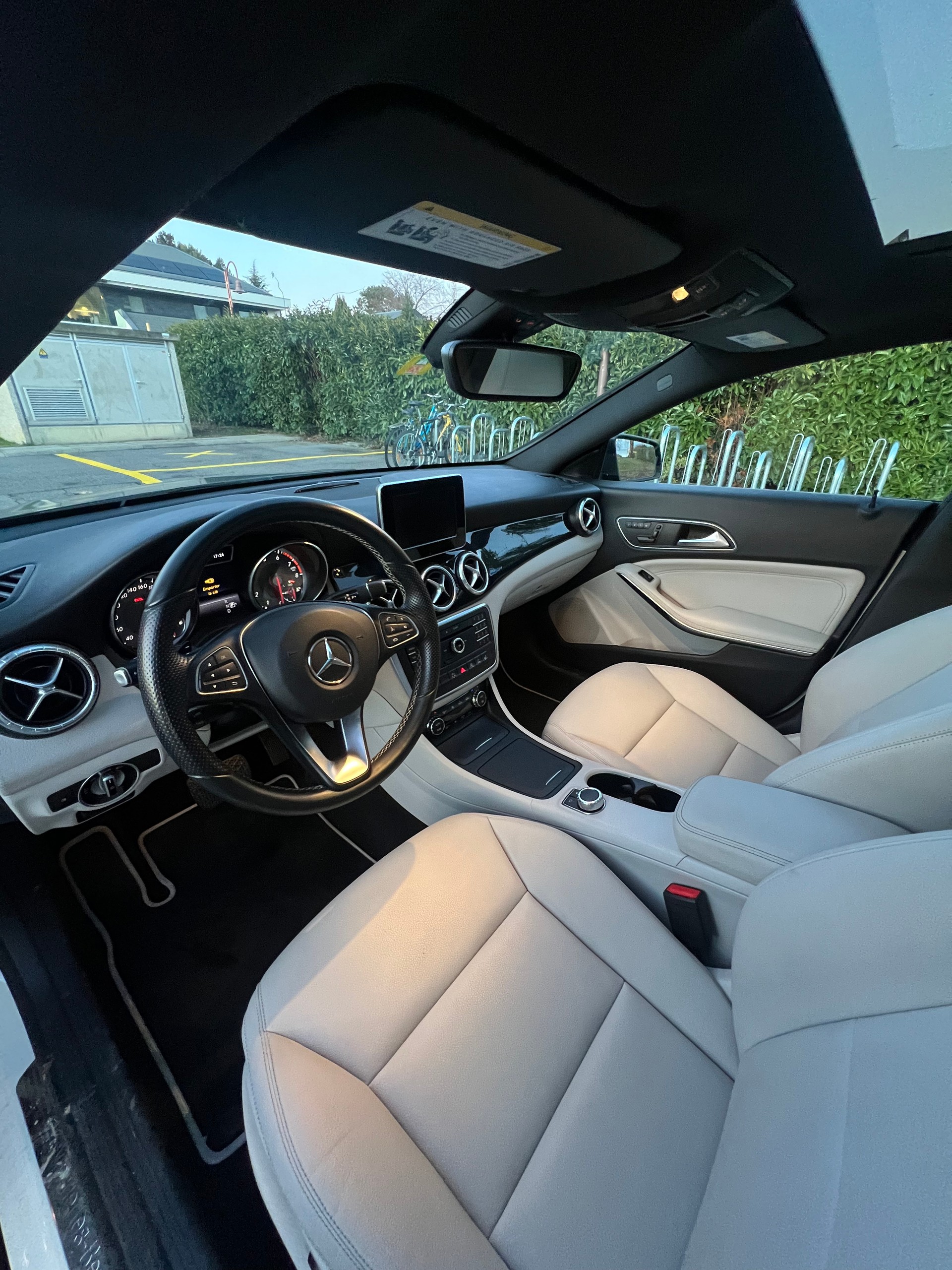 MERCEDES-BENZ CLA 250-image-4