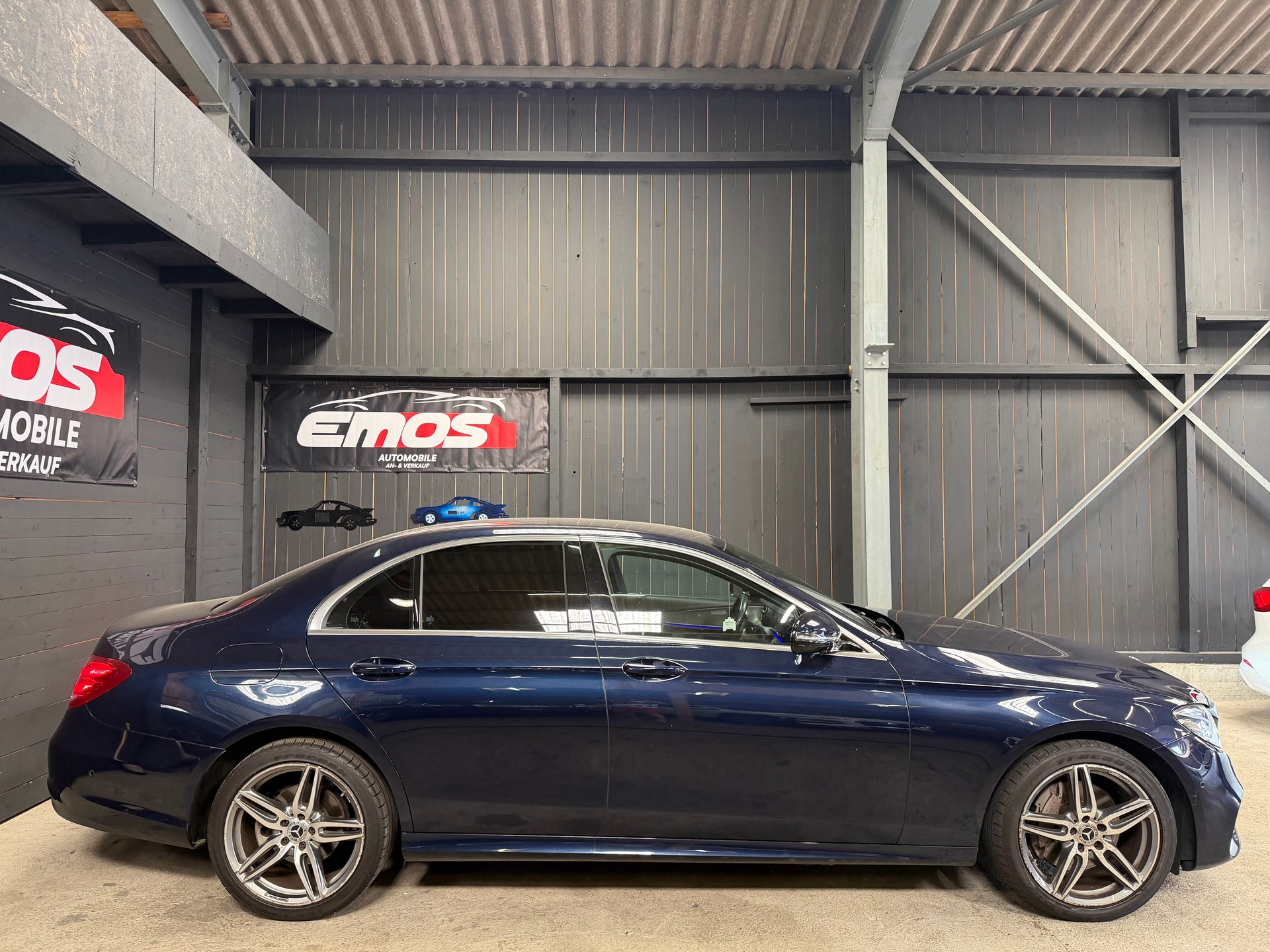 MERCEDES-BENZ E 220 d AMG Line 9G-Tronic-image-3