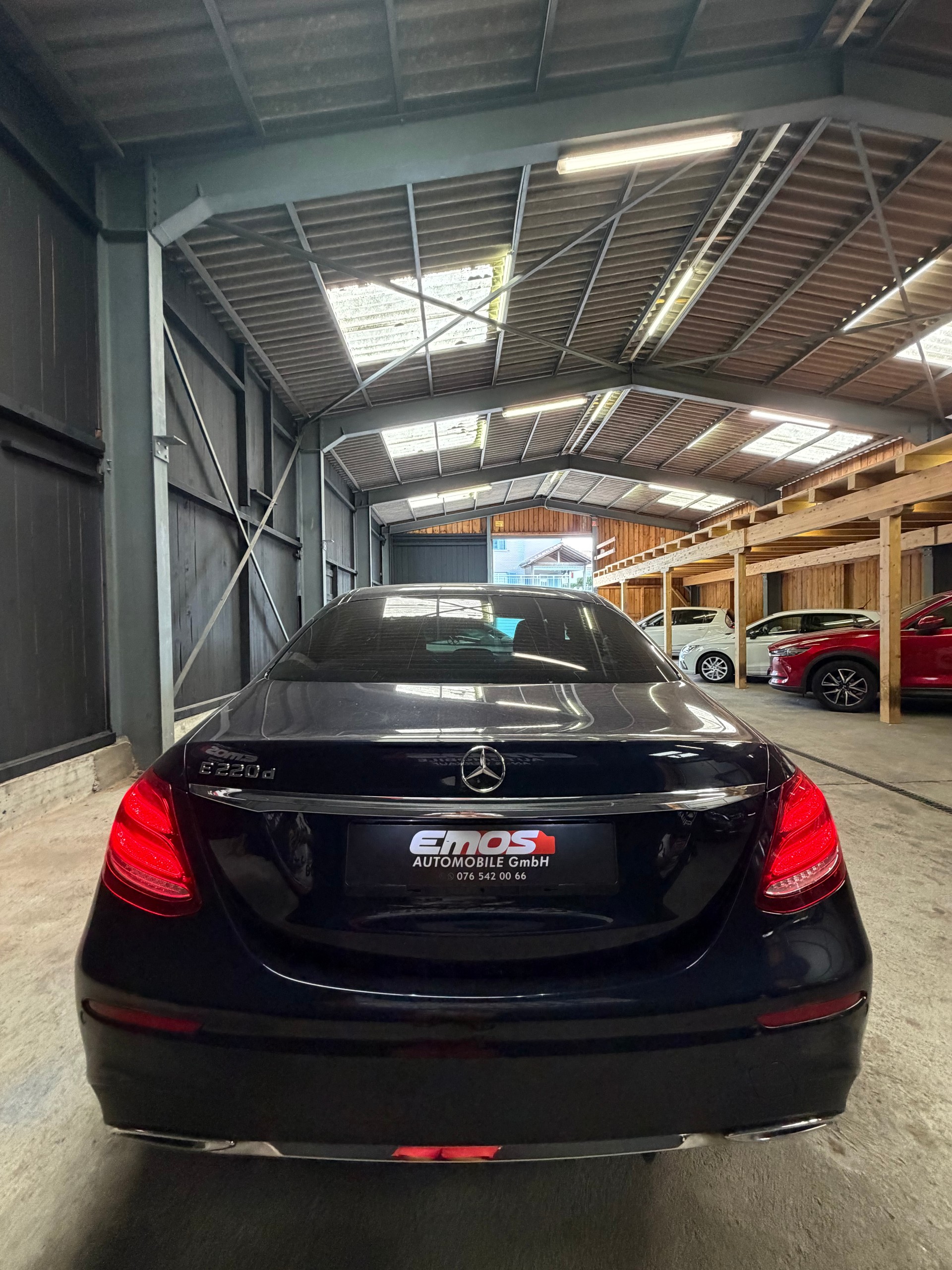 MERCEDES-BENZ E 220 d AMG Line 9G-Tronic-image-4