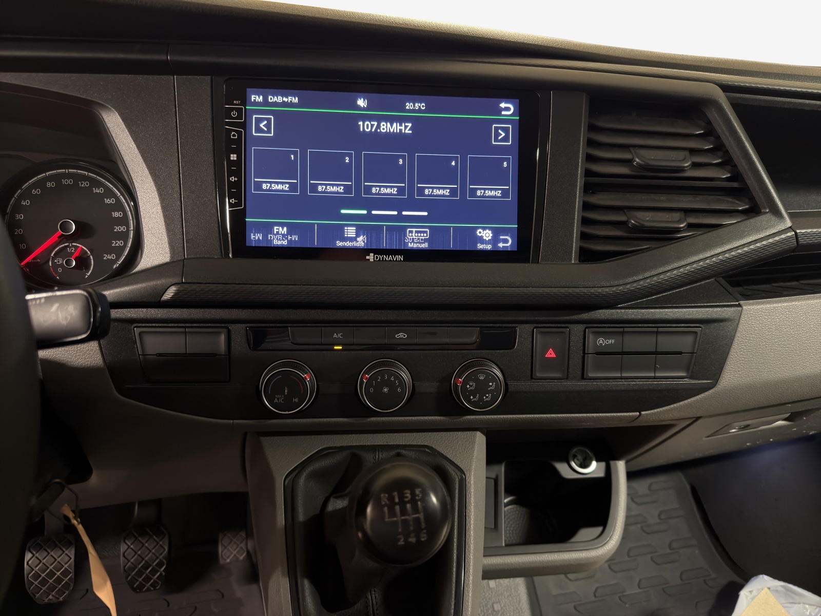 VW T6.1 2.0 TDI Entry-image-8