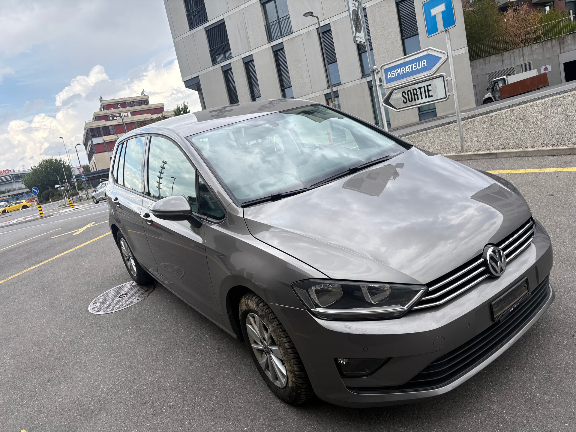 VW Golf Sportsvan 1.2 TSI Comfortline-image-1