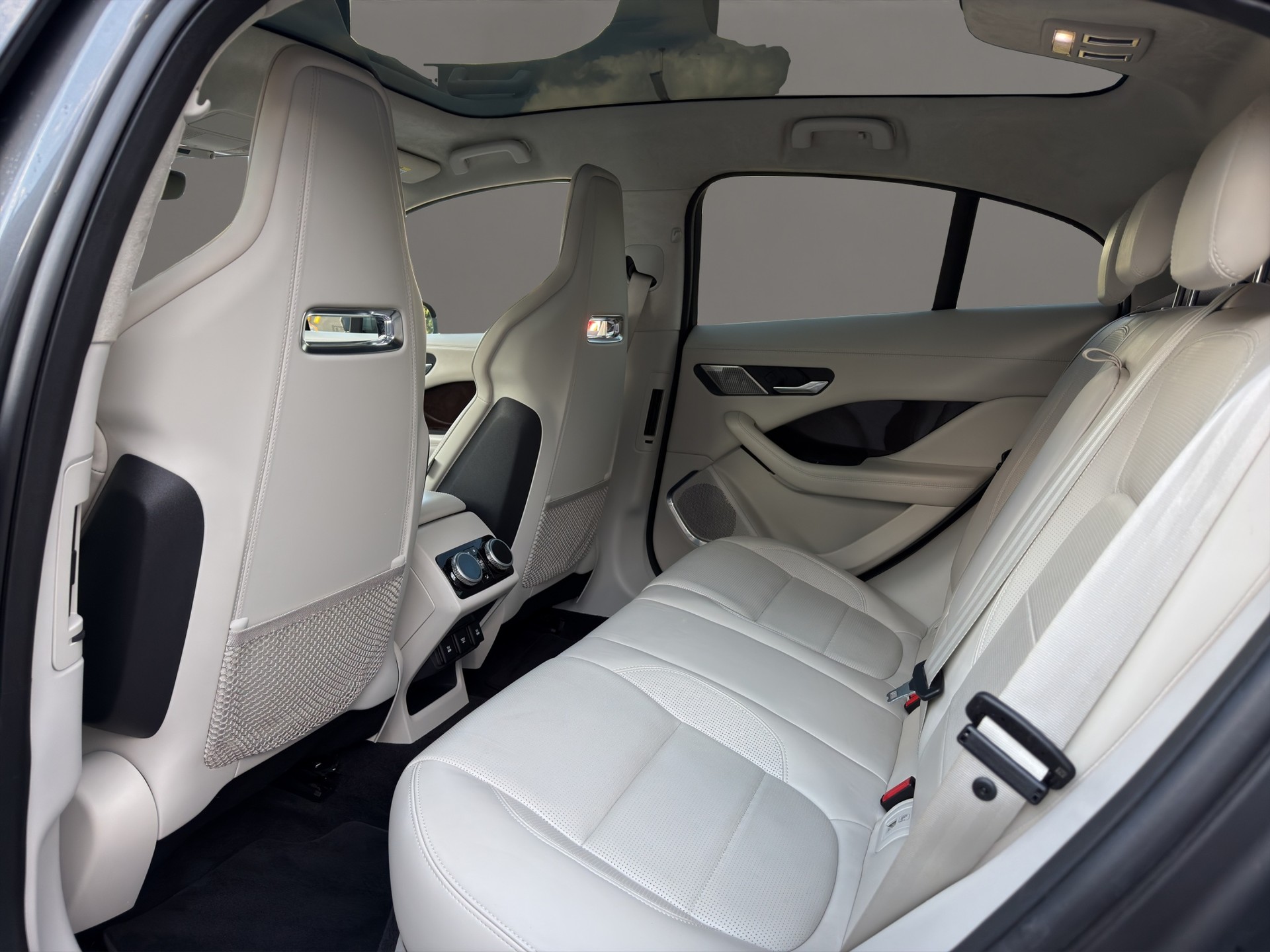 JAGUAR I-Pace EV400 First Edition AWD-image-13