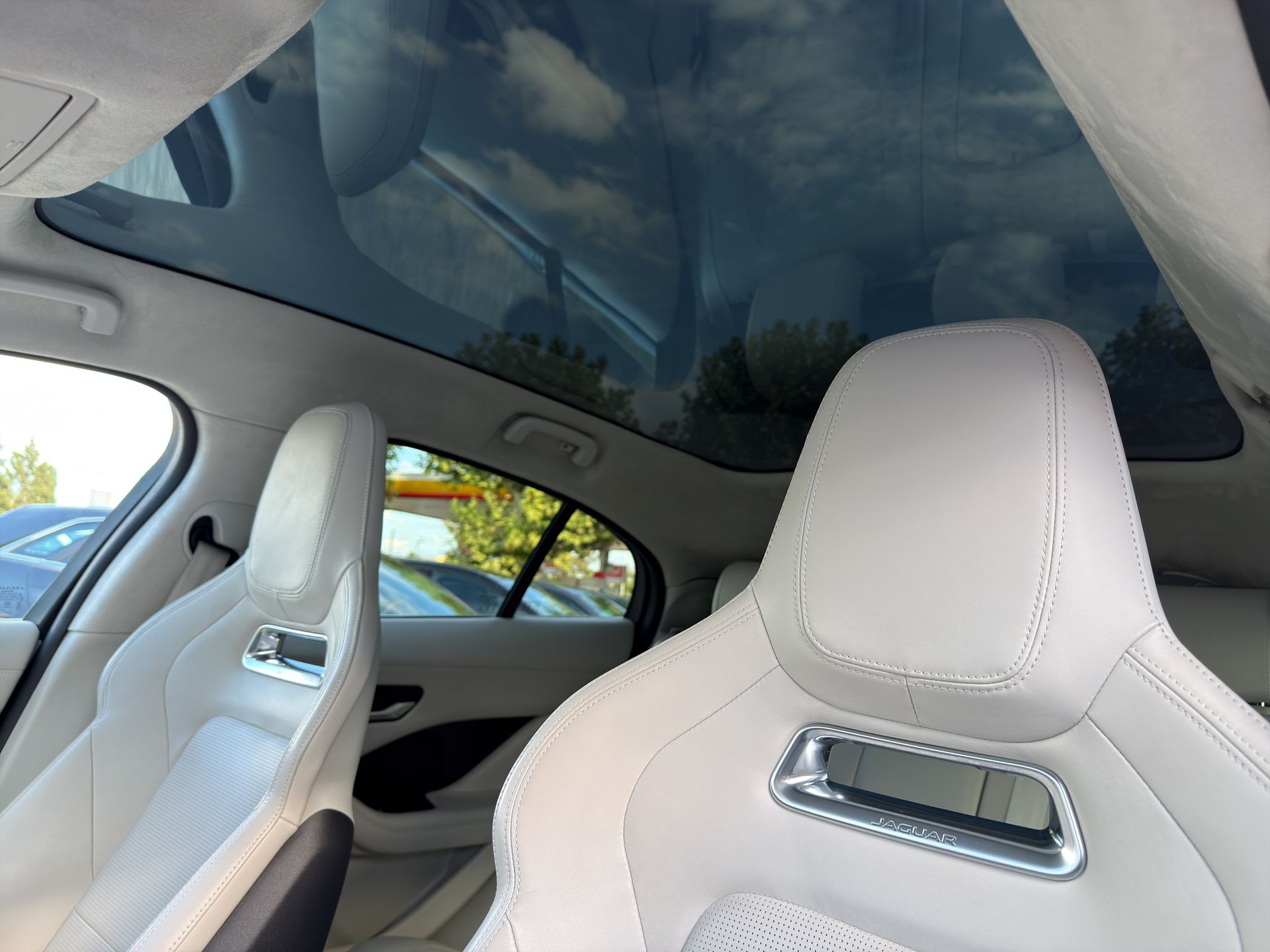 JAGUAR I-Pace EV400 First Edition AWD-image-12
