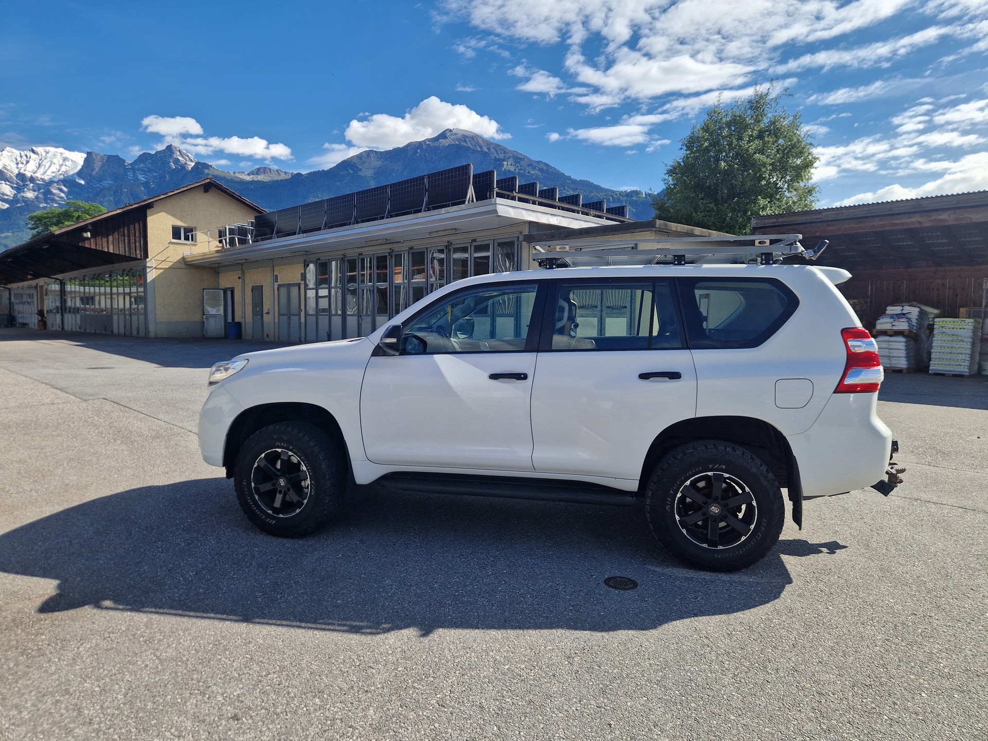 TOYOTA 3.0 D-4D Linea Terra-image-1