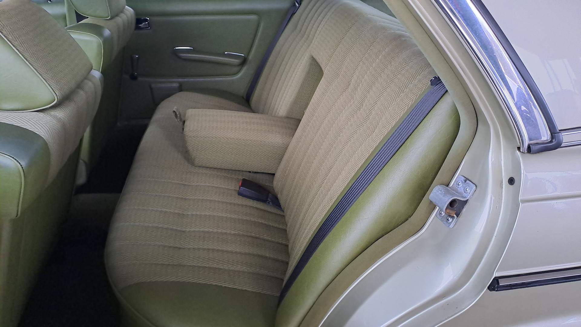 MERCEDES-BENZ 250-image-14