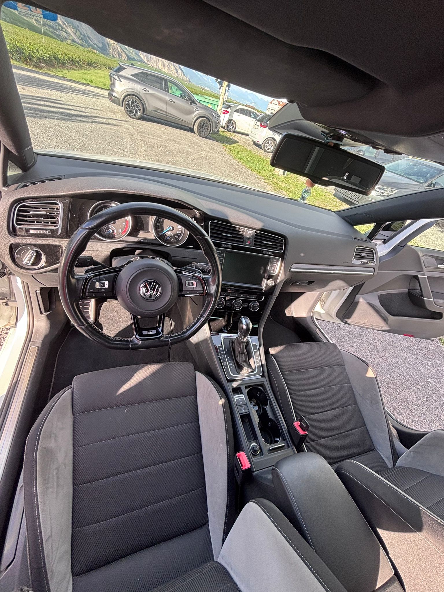 VW 2.0 TSI R DSG 4motion-image-5