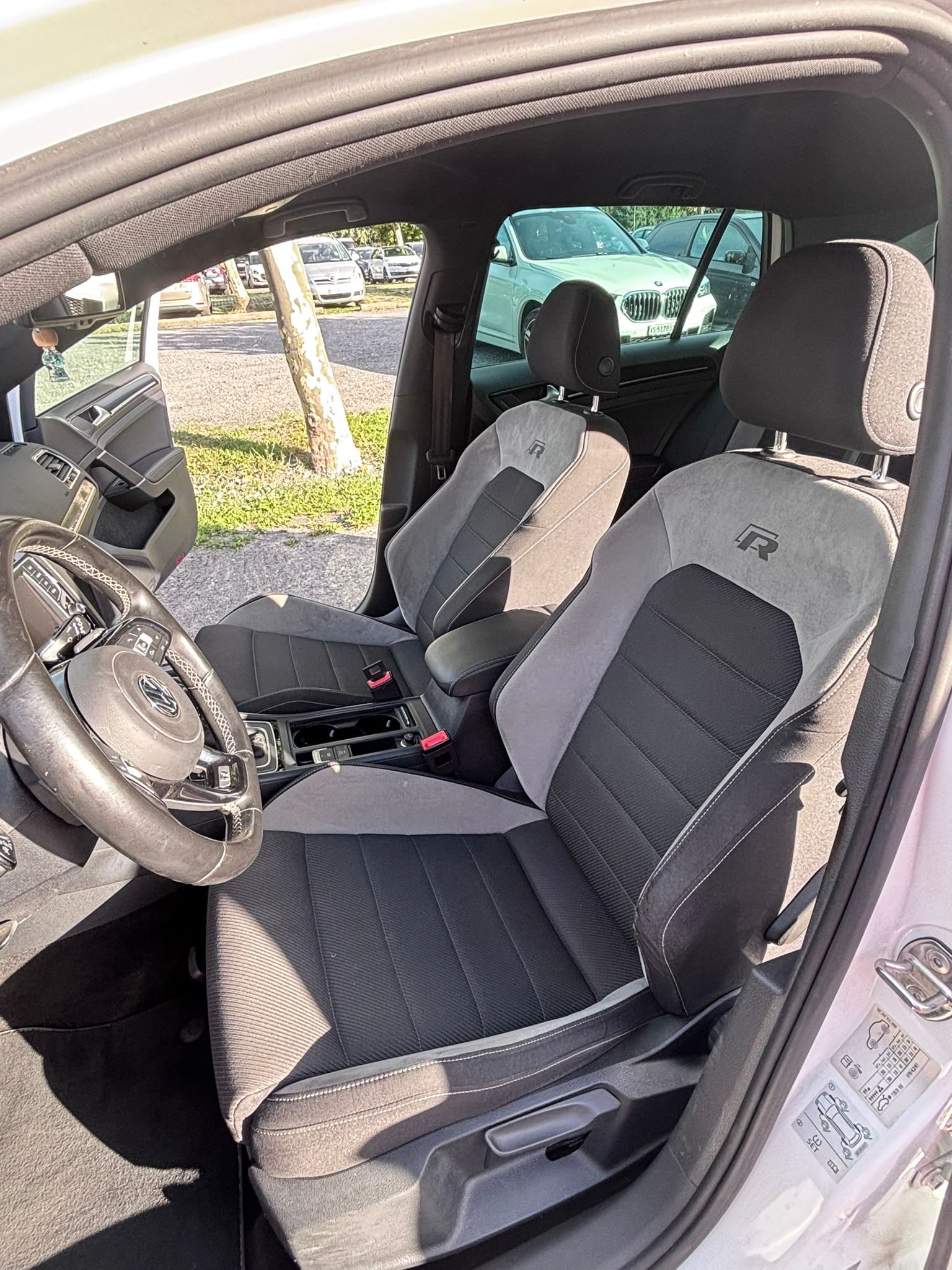 VW 2.0 TSI R DSG 4motion-image-4