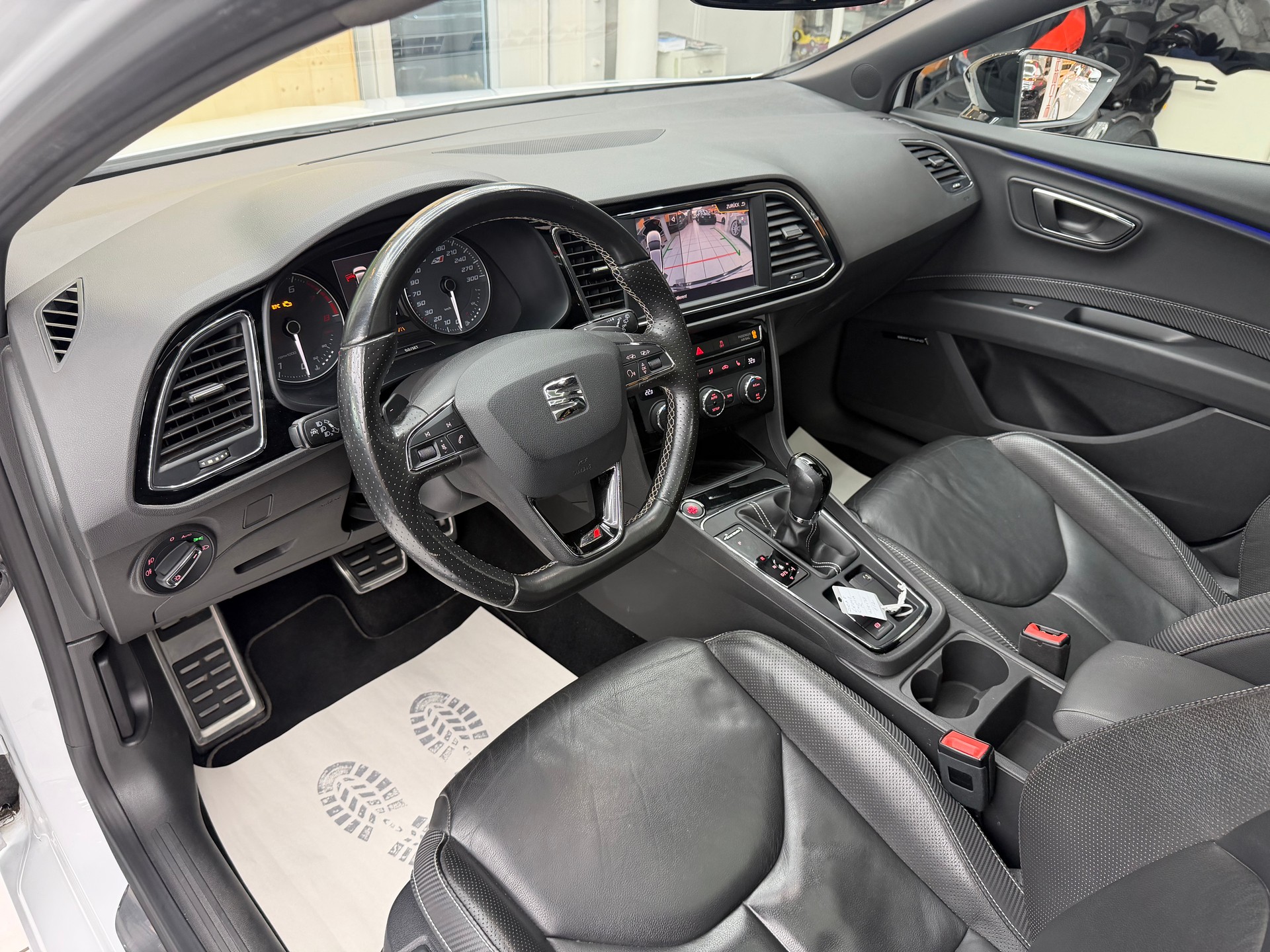 SEAT Leon ST 2.0 TSI 300 Cupra 4Drive DSG-image-11