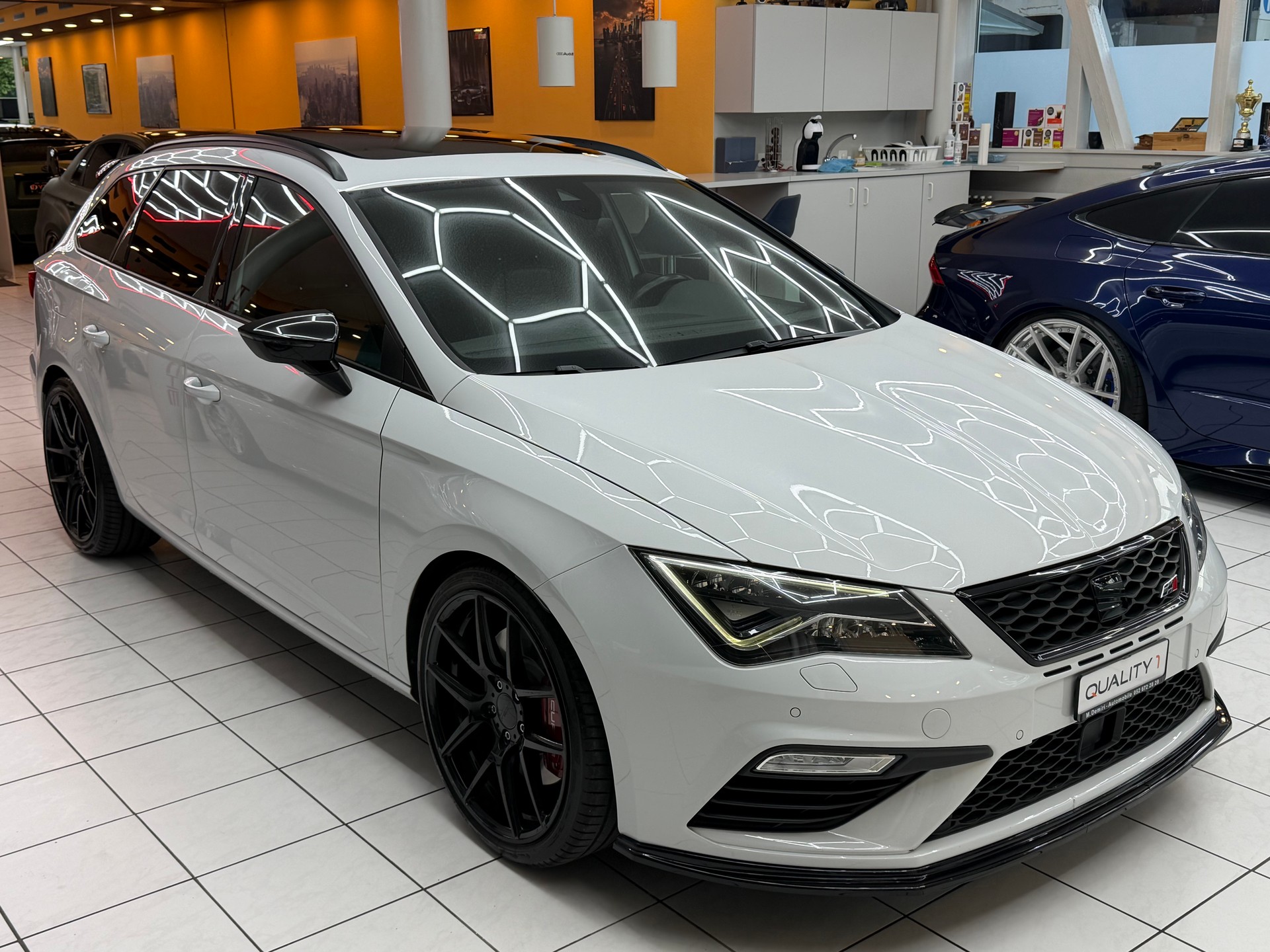 SEAT Leon ST 2.0 TSI 300 Cupra 4Drive DSG-image-1