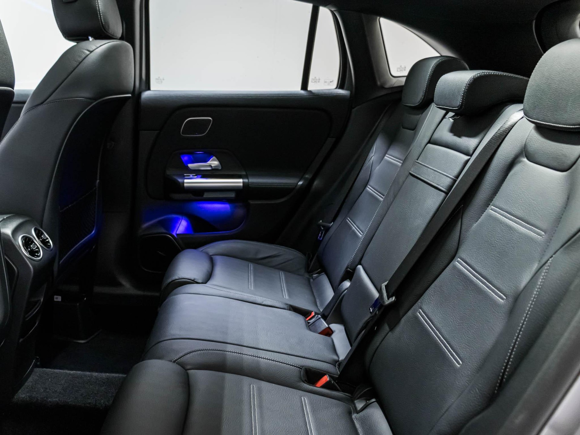 MERCEDES-BENZ GLA 220 d AMG Line 4matic-image-7