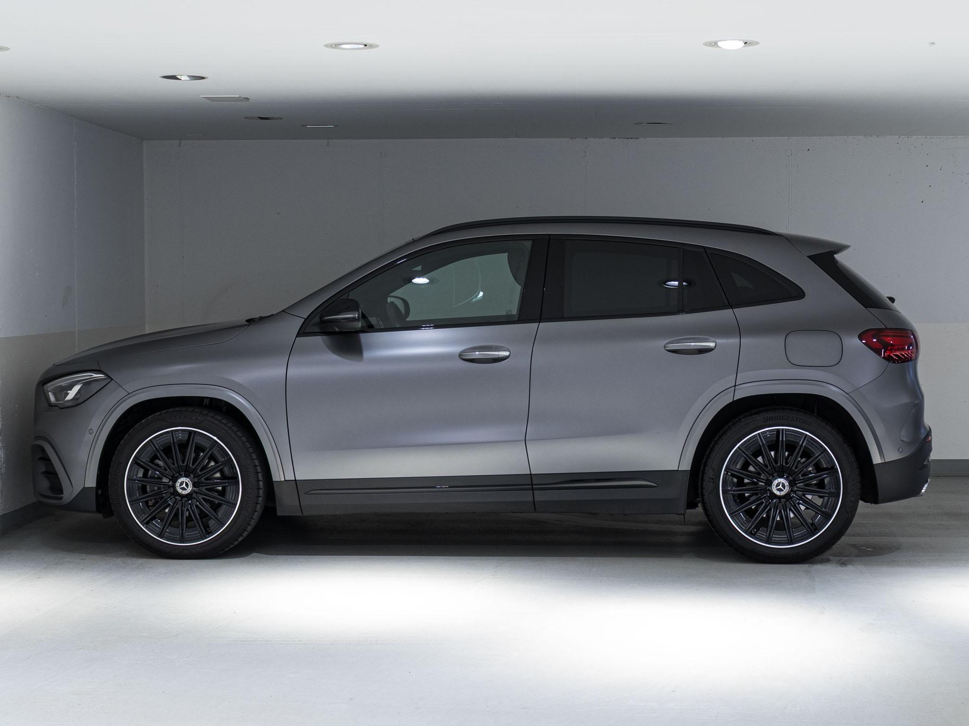 MERCEDES-BENZ GLA 220 d AMG Line 4matic-image-4