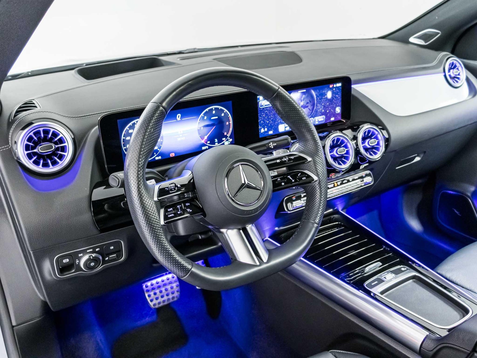 MERCEDES-BENZ GLA 220 d AMG Line 4matic-image-9