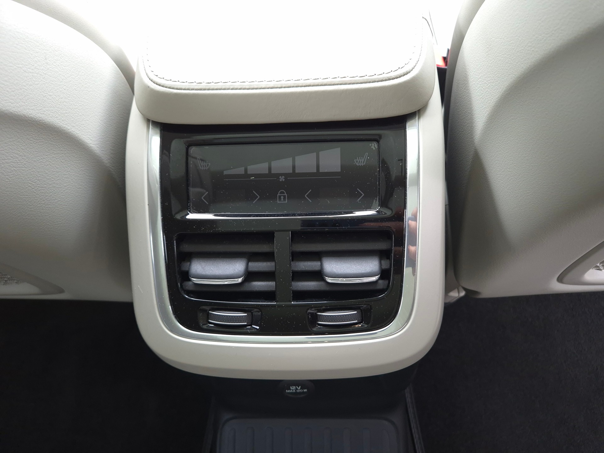 VOLVO XC90 T8 eAWD Inscription Geartronic-image-26