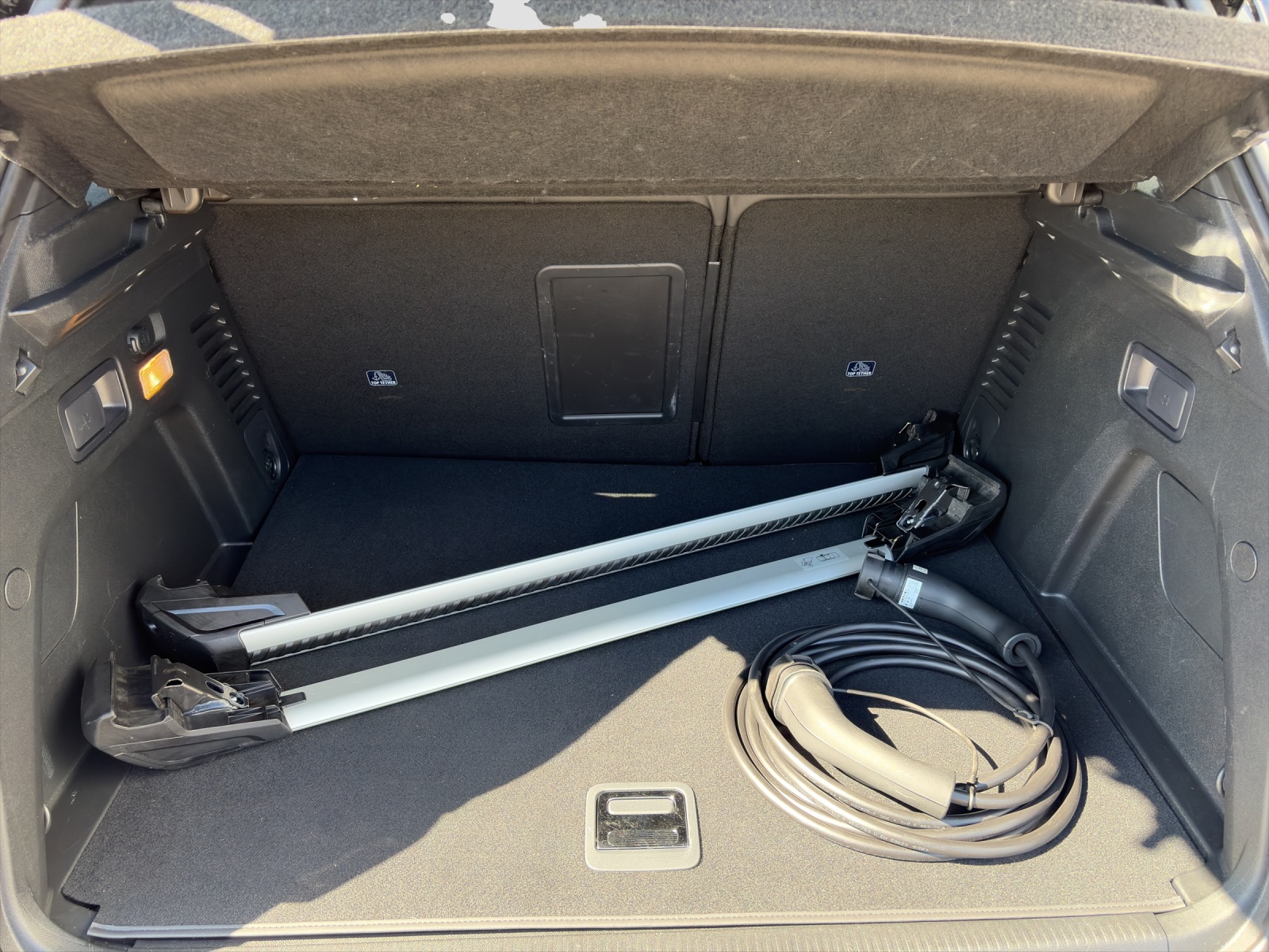 PEUGEOT 3008 1.6 Plug-in Hybrid4 GT-image-11