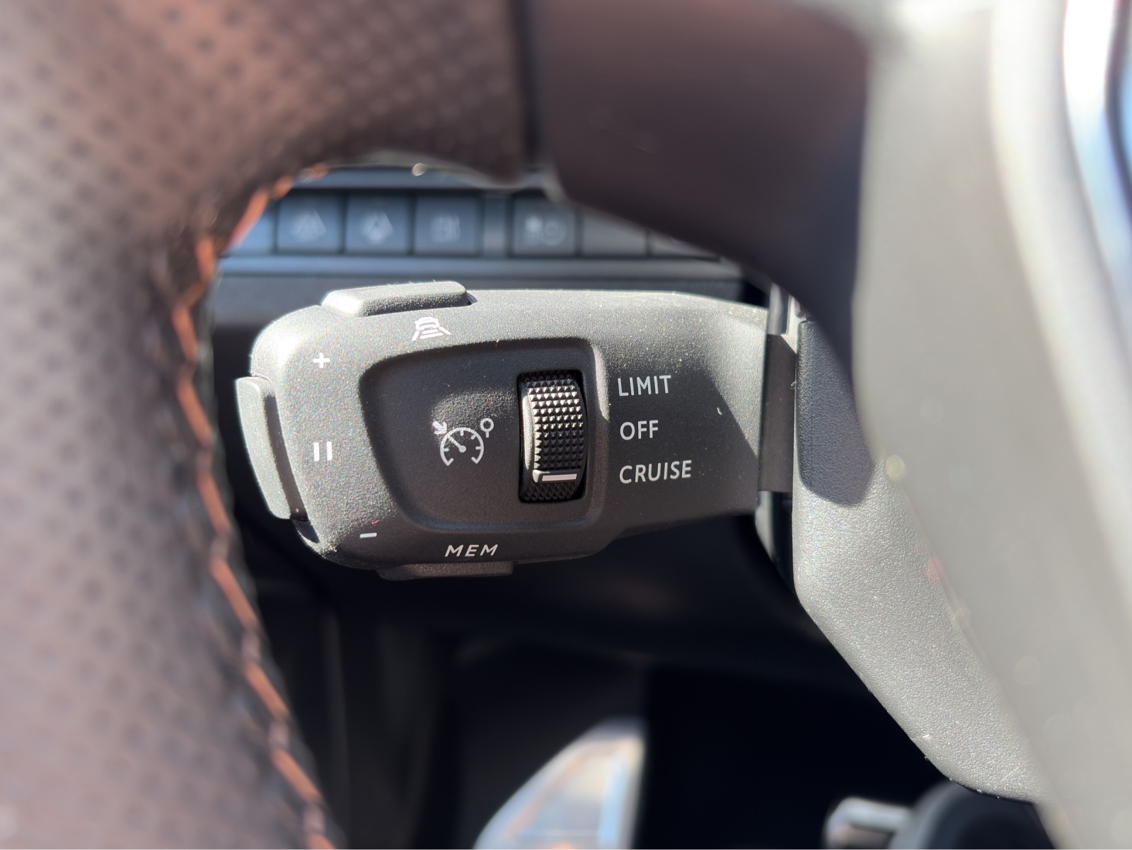 PEUGEOT 3008 1.6 Plug-in Hybrid4 GT-image-16