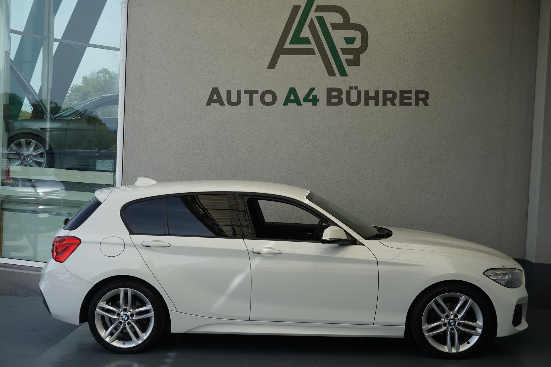 BMW 118i M Sport-image-4