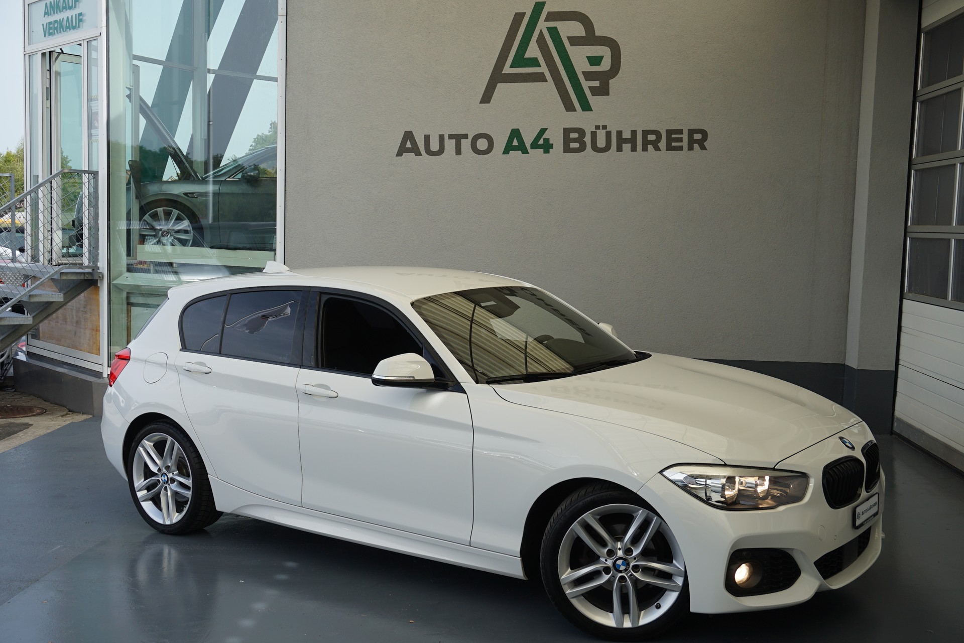 BMW 118i M Sport-image-1