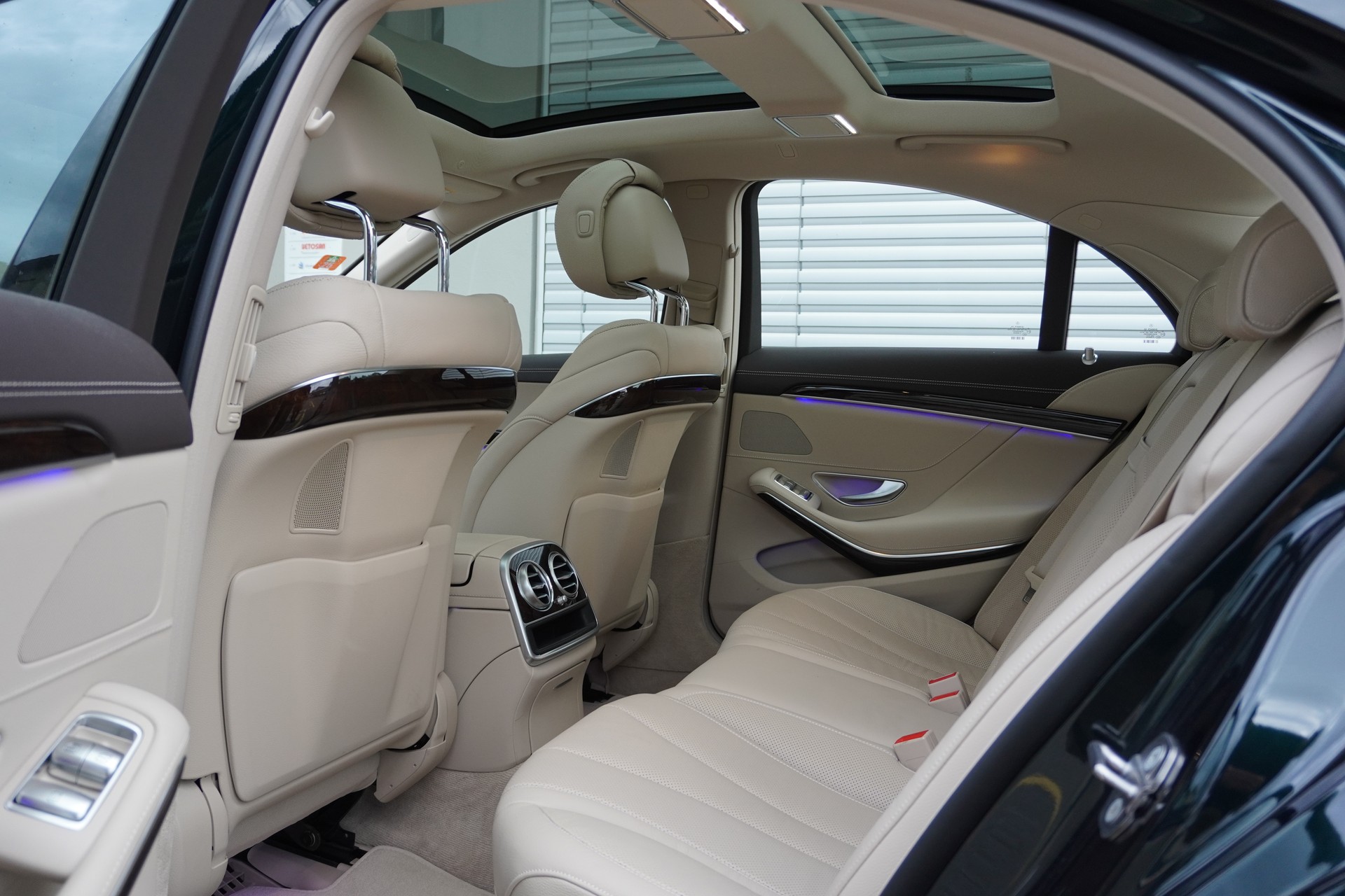 MERCEDES-BENZ S 560 4Matic 9G-Tronic-image-15